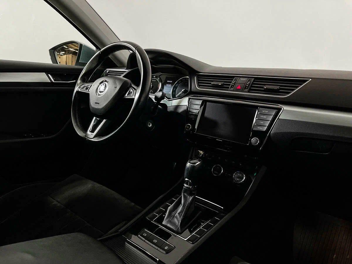 Skoda Superb 2019, серебряный