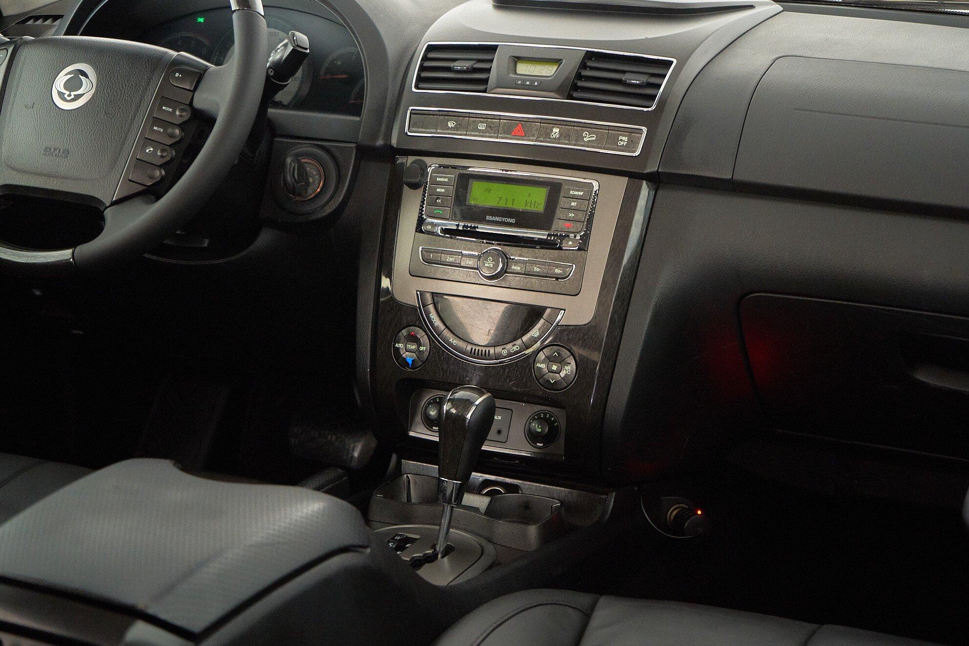 SsangYong Rexton 2013, черный