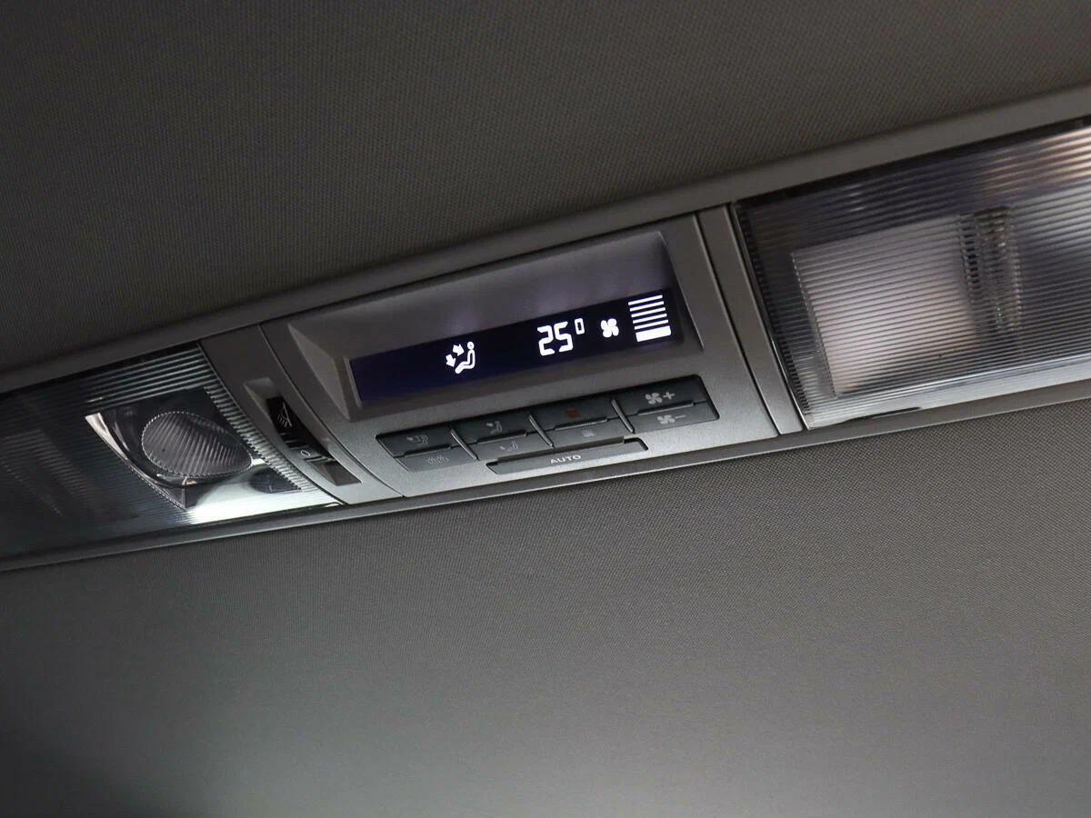 Volkswagen Caravelle 2019, синий