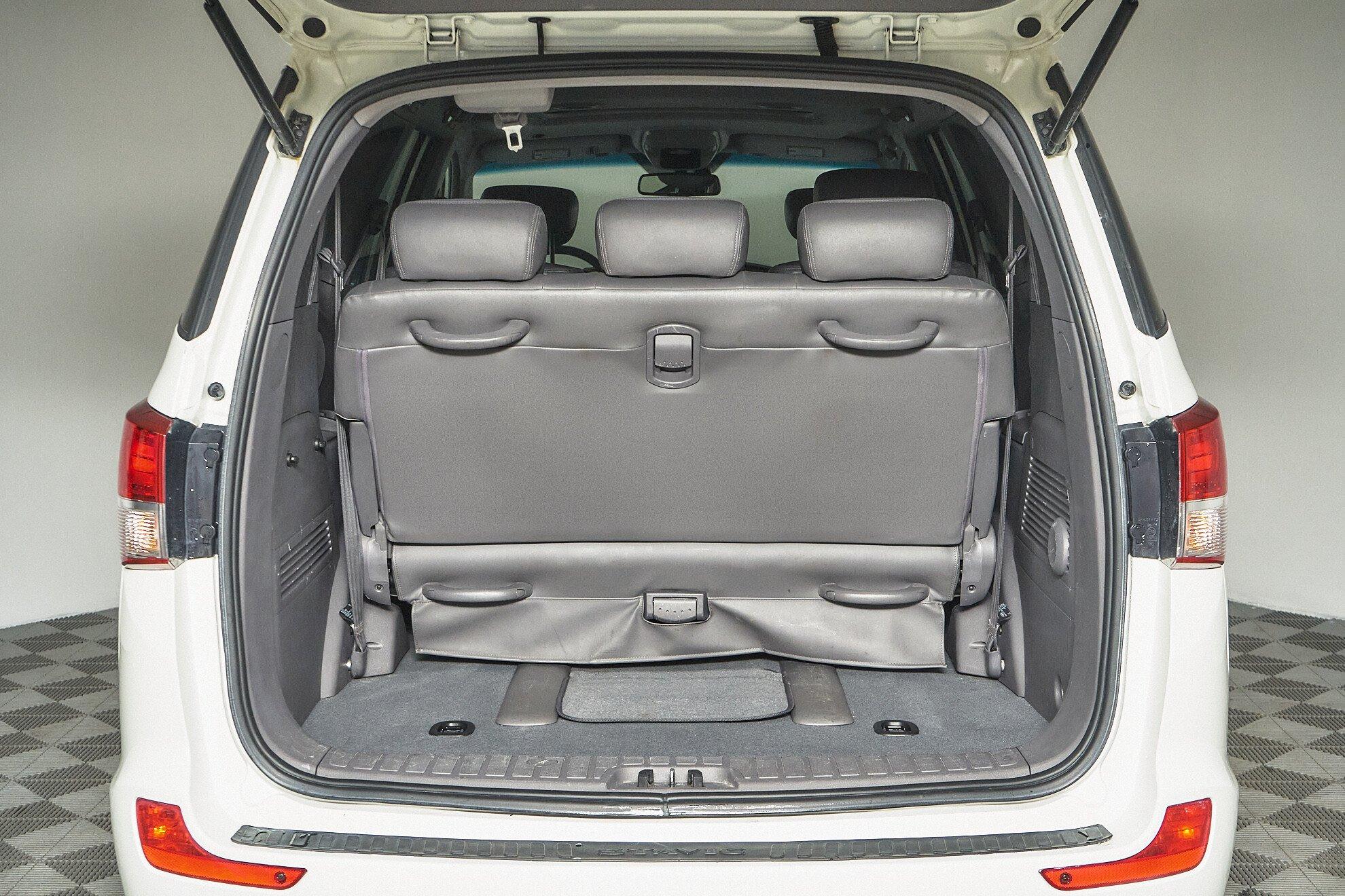 SsangYong Stavic 2013, белый