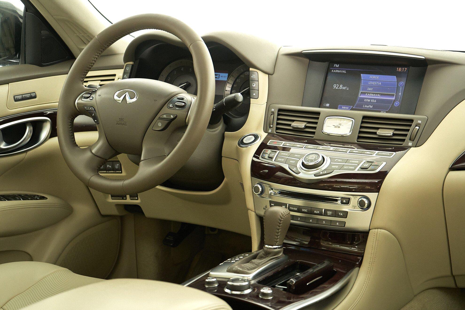 Infiniti Q70 2014, черный