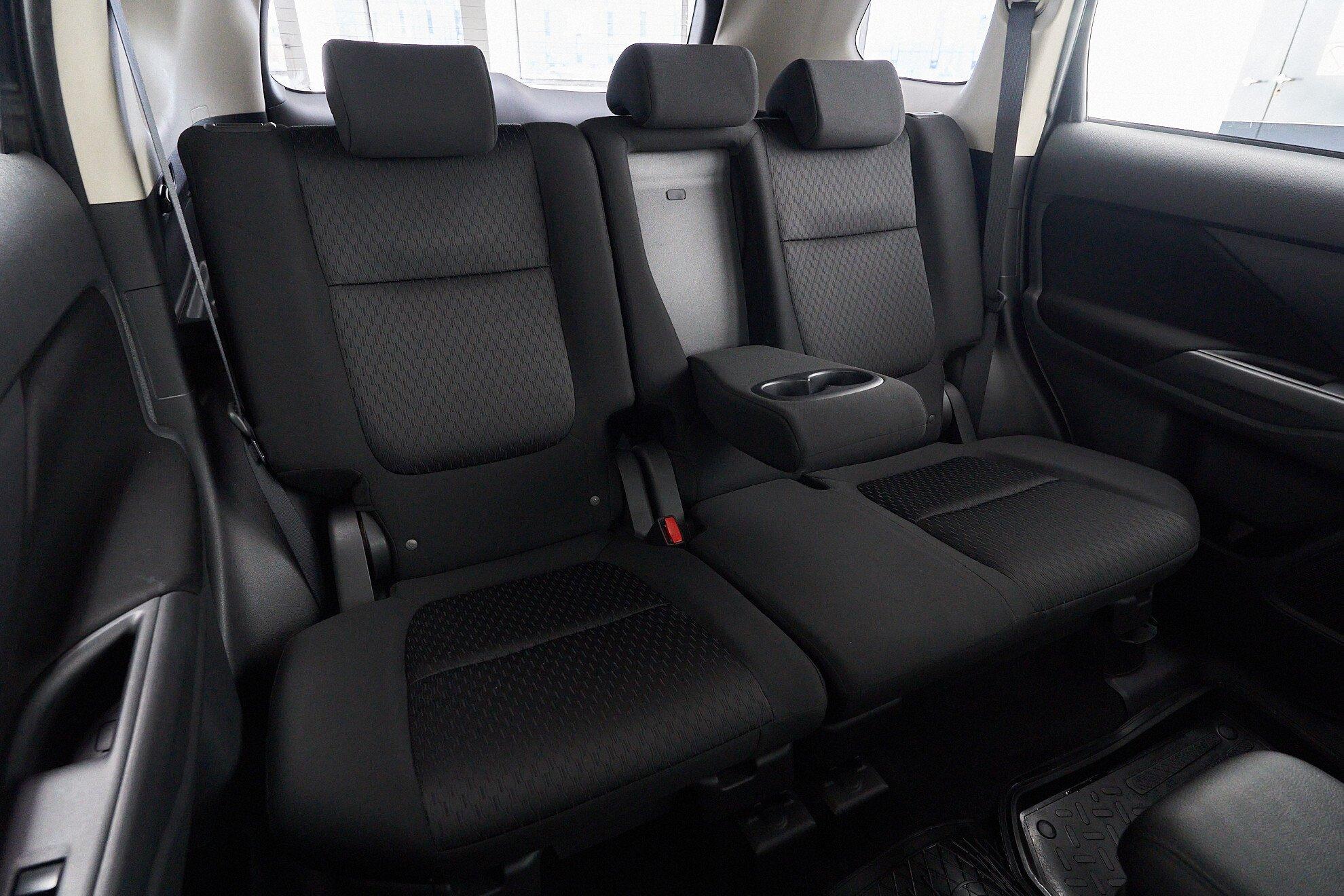 Mitsubishi Outlander 2013, черный
