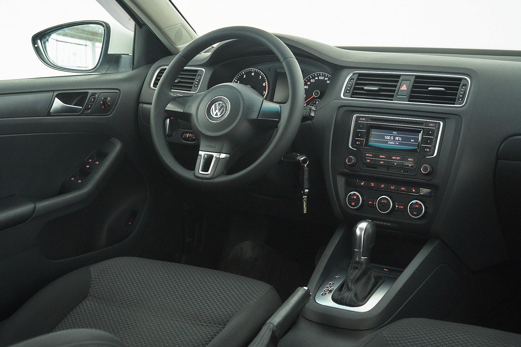 Volkswagen Jetta 2014, белый