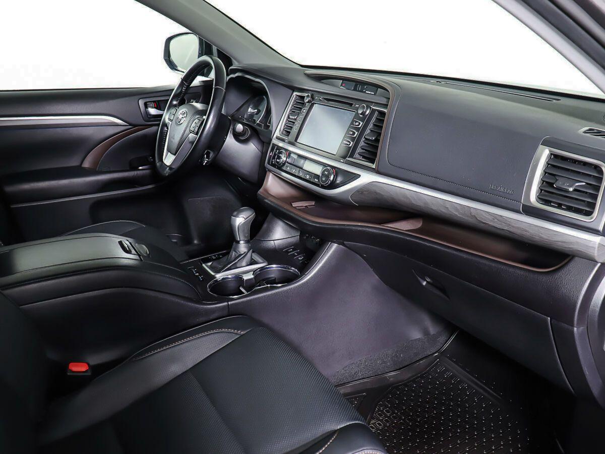 Toyota Highlander 2019, серый