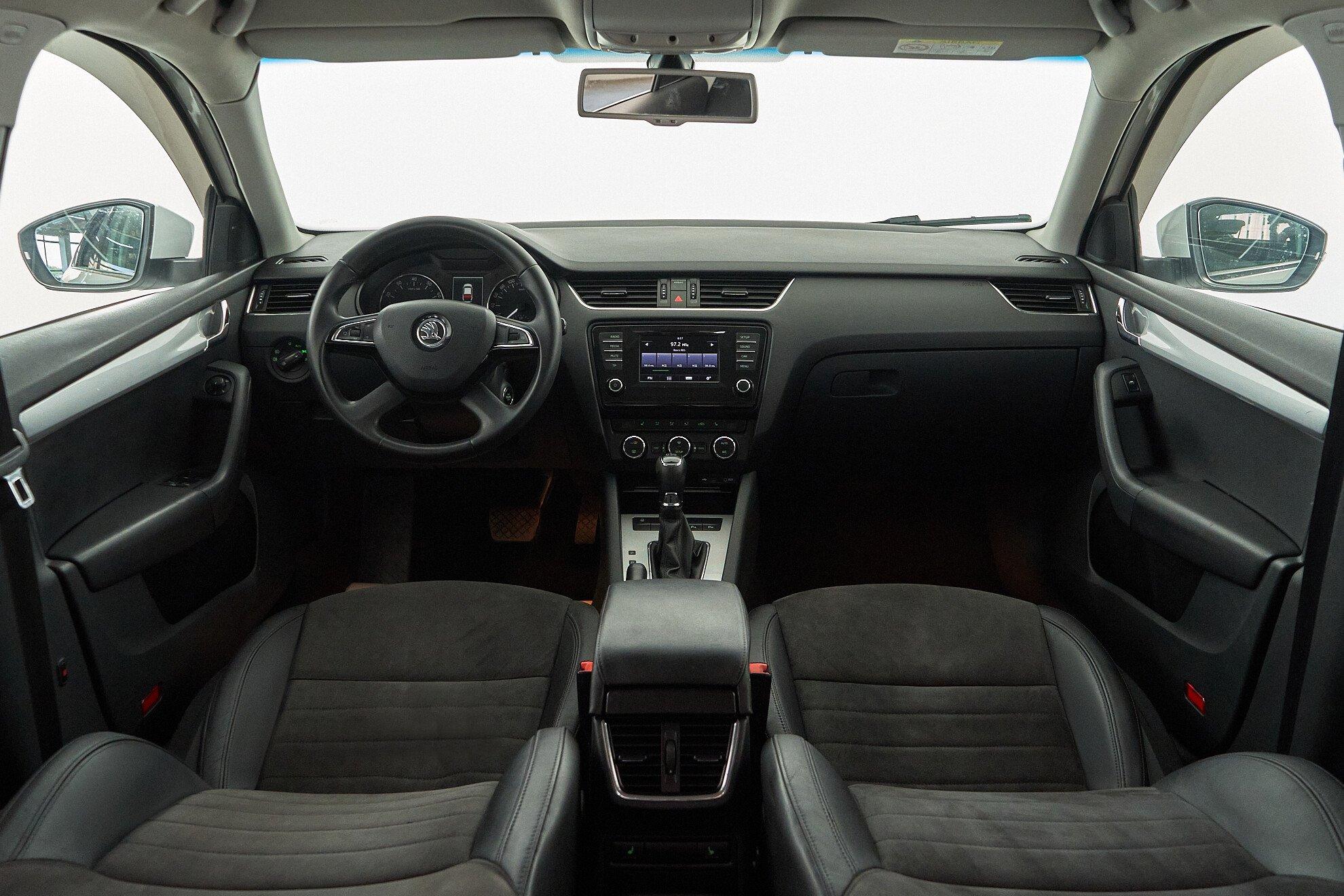 Skoda Octavia 2016, белый