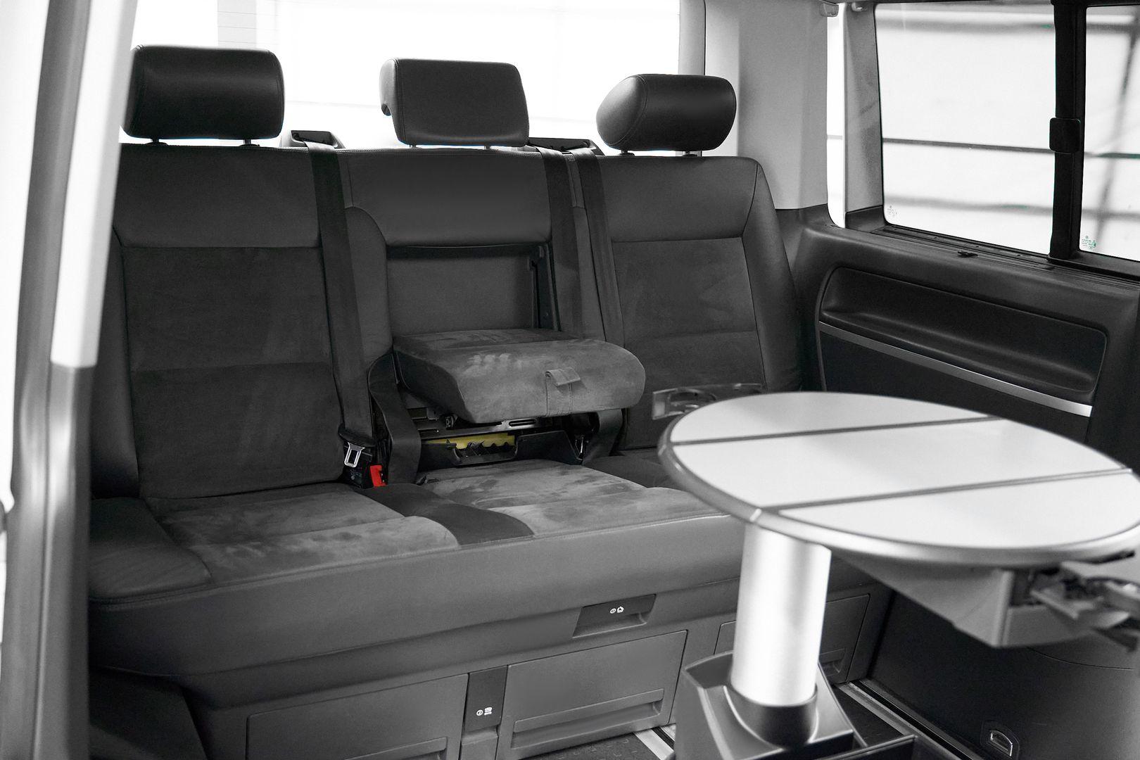 Volkswagen Multivan 2011, белый