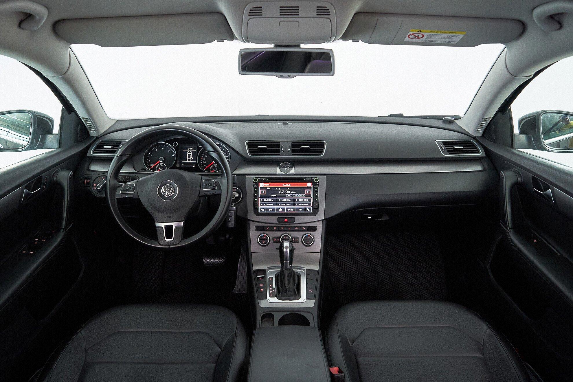 Volkswagen Passat 2013, коричневый