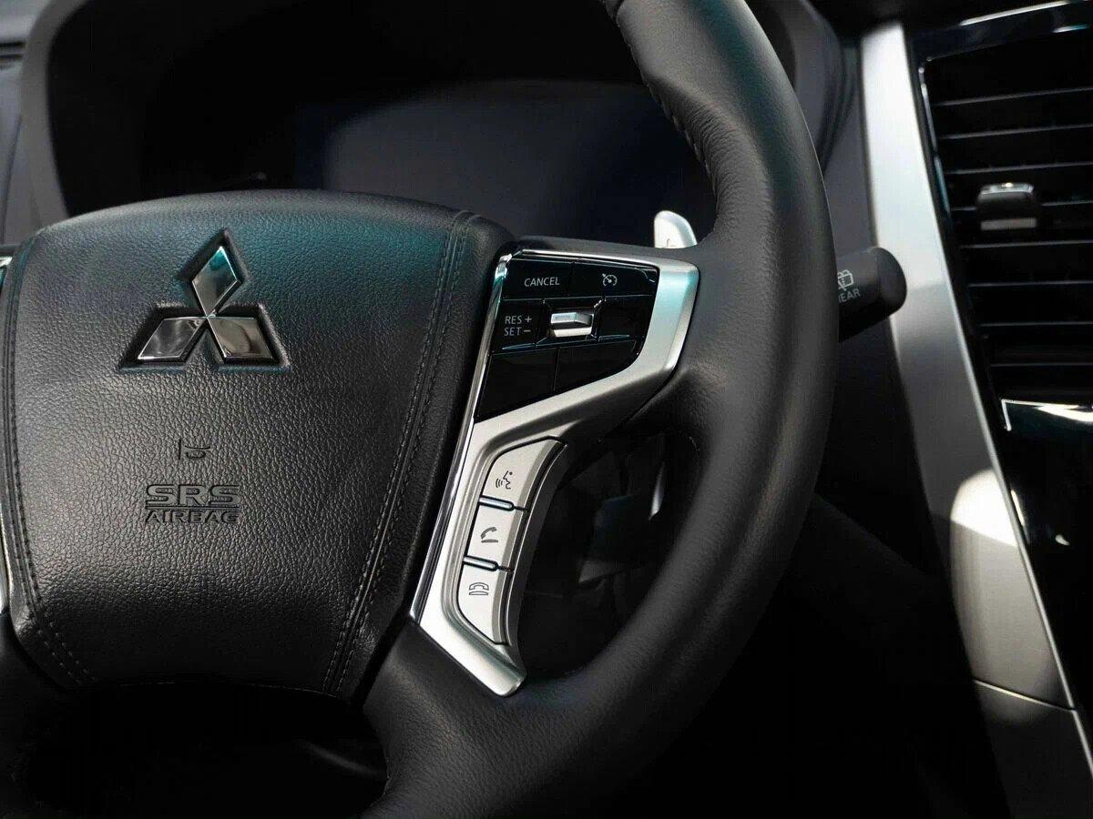 Mitsubishi Montero Sport 2022, серебряный