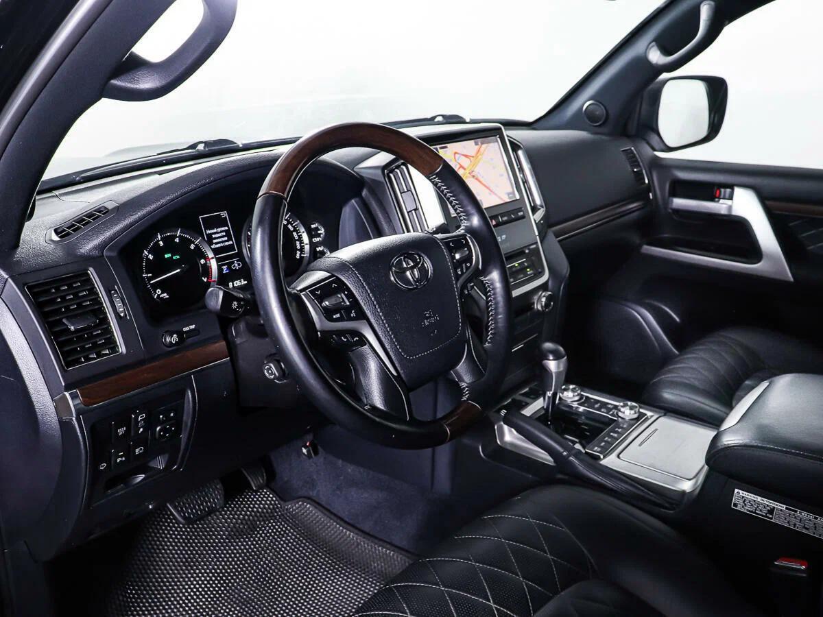 Toyota Land Cruiser 2018, черный