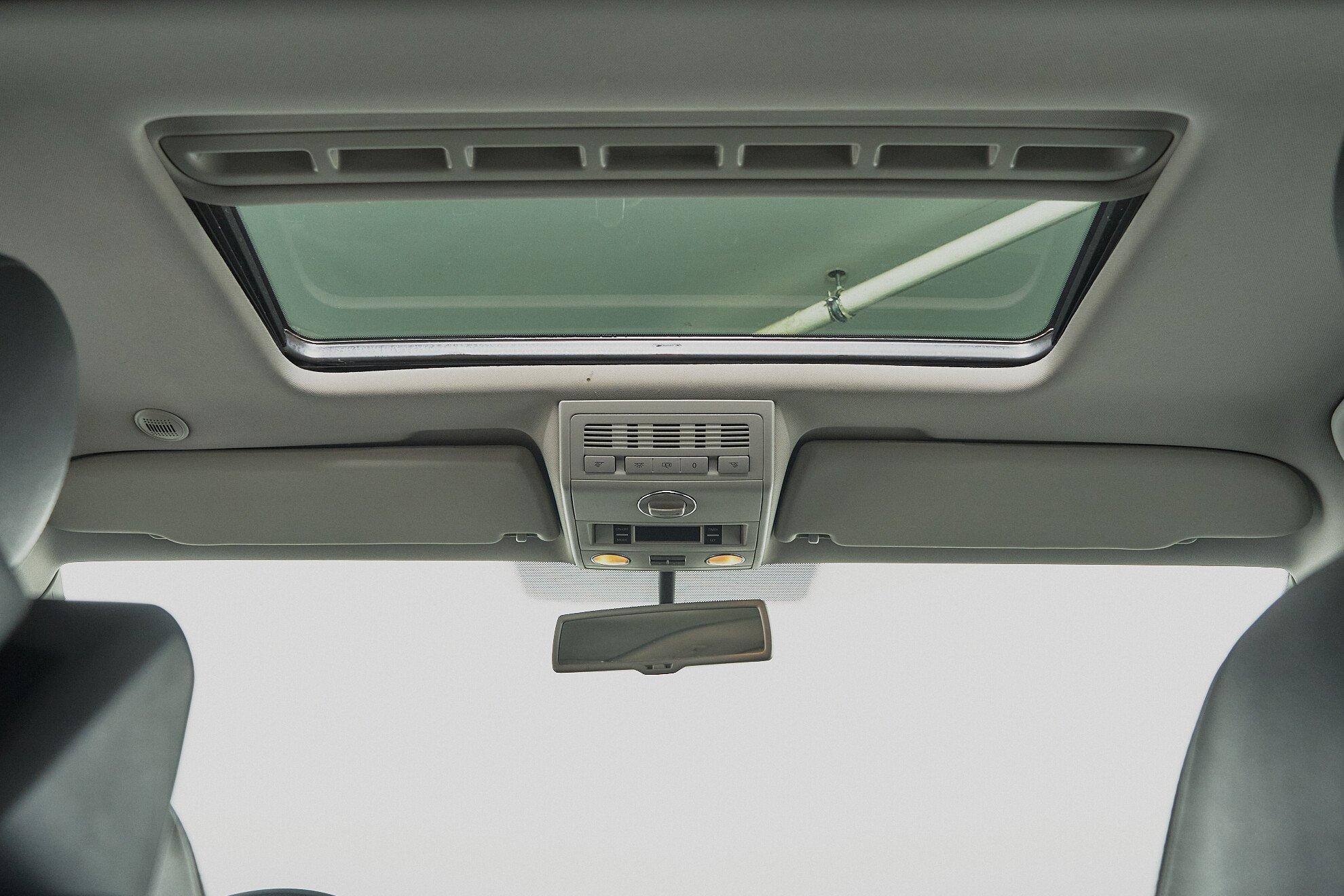 Volkswagen Multivan 2013, черный