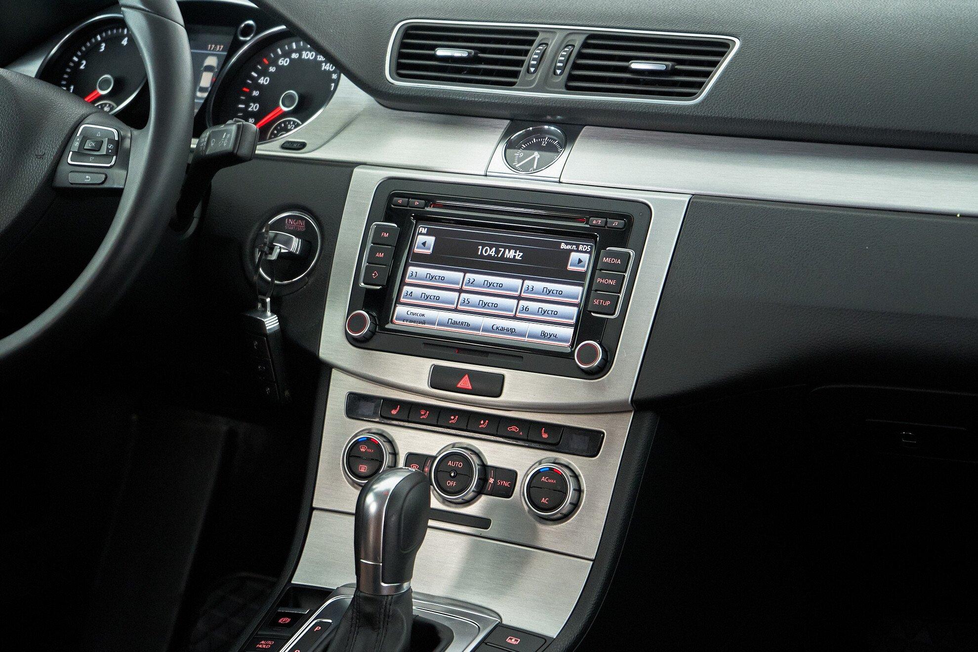 Volkswagen Passat 2012, серый
