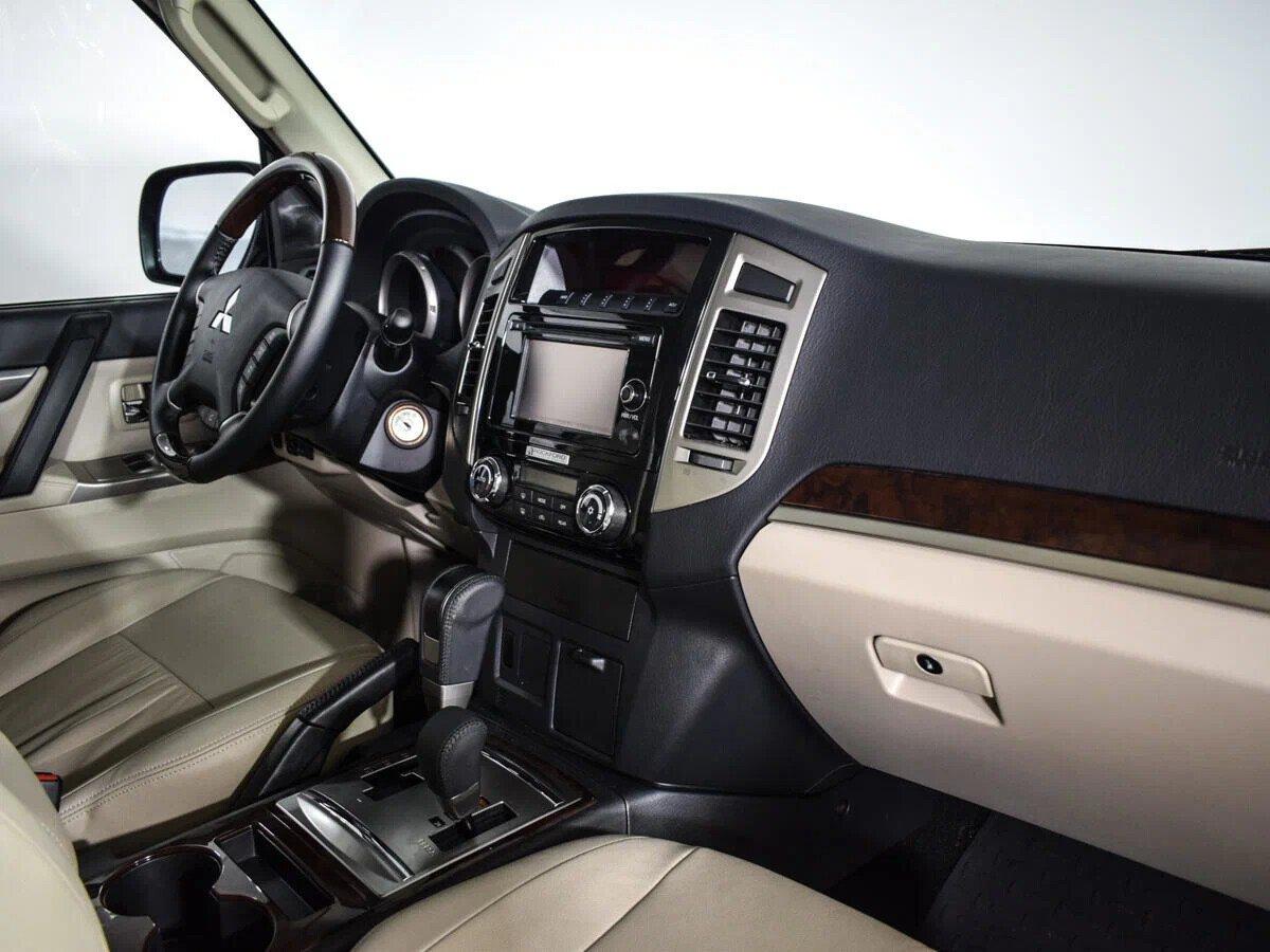 Mitsubishi Pajero 2021, серый