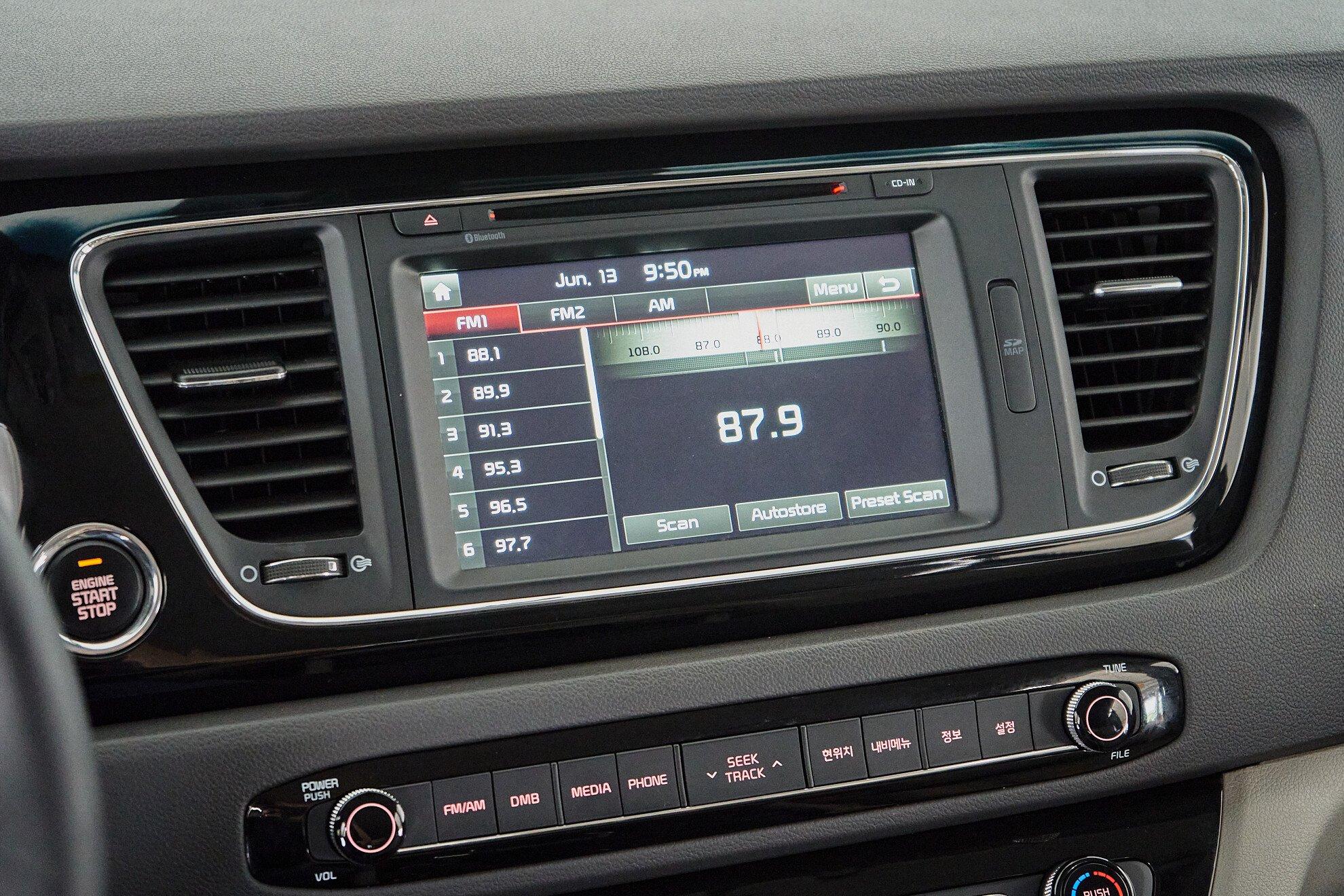 Kia Carnival 2016, черный