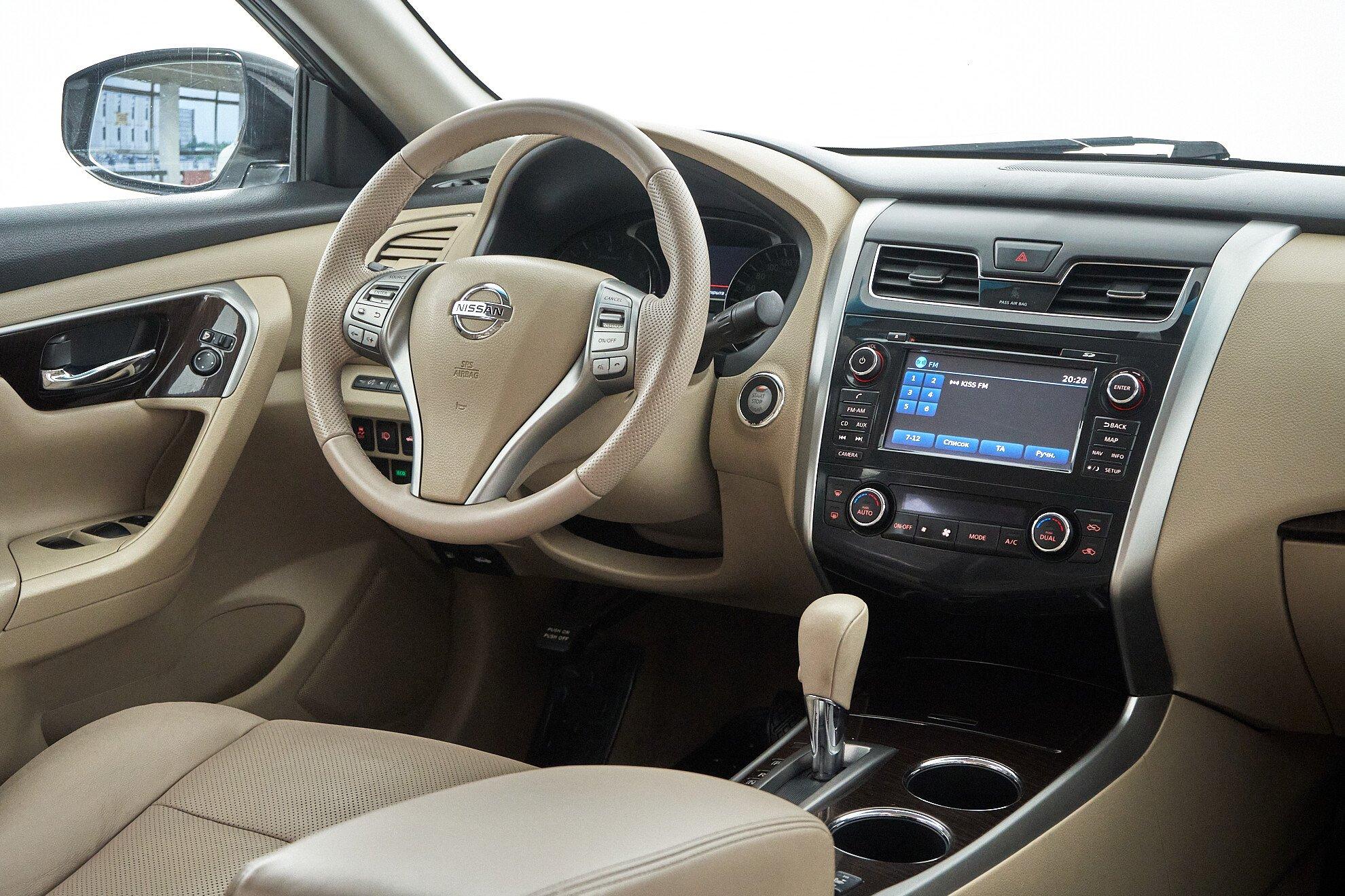 Nissan Teana 2014, белый
