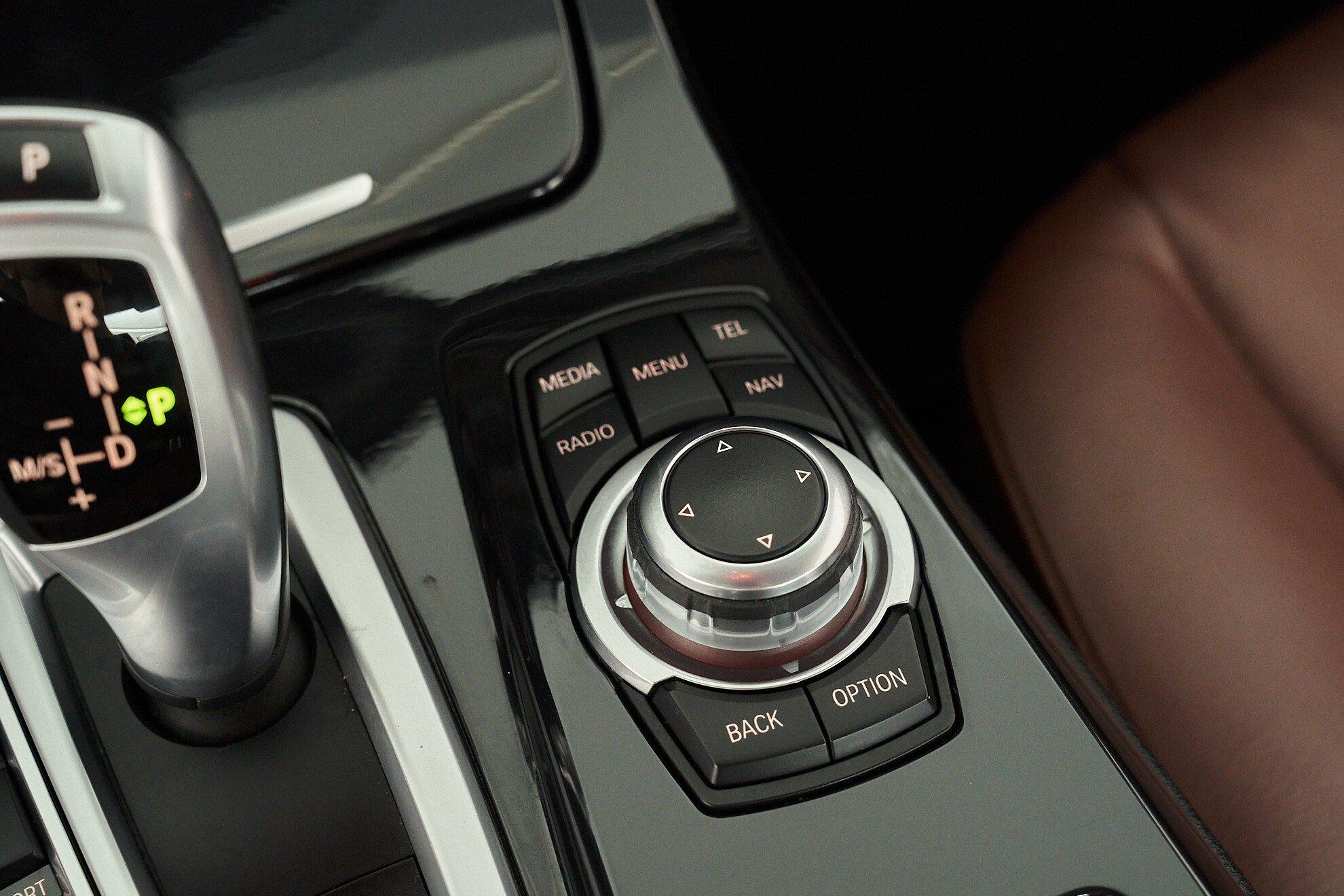 BMW 5 серии 2012, бежевый
