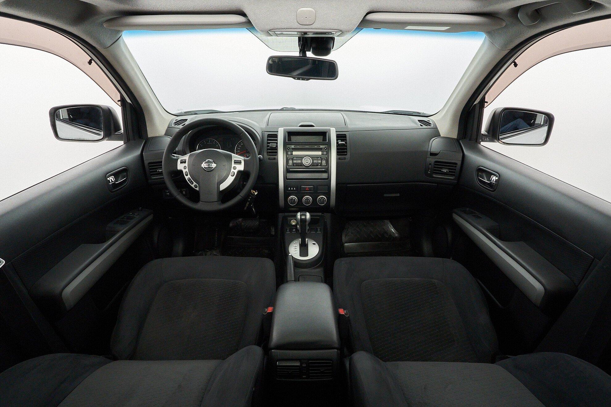 Nissan X-Trail 2011, белый