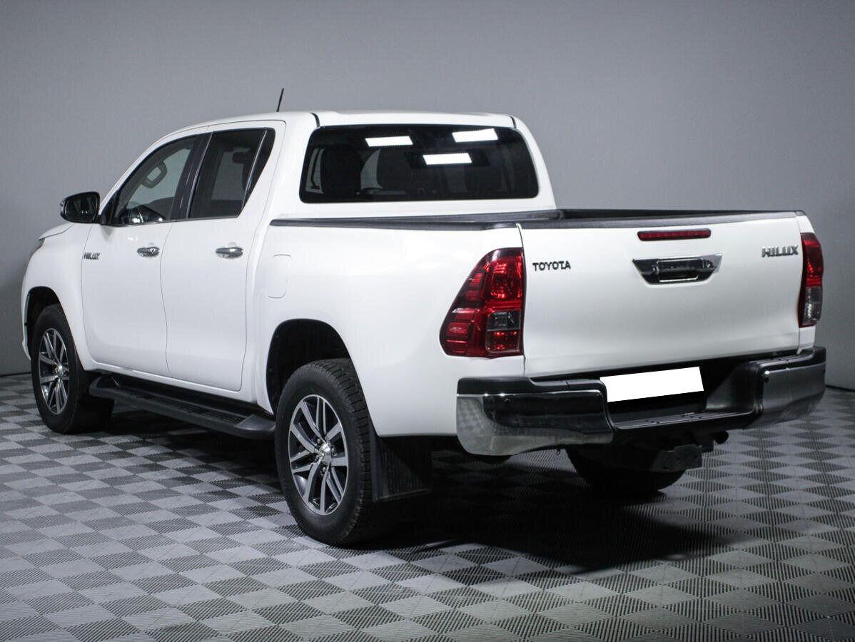 Toyota Hilux 2017, белый