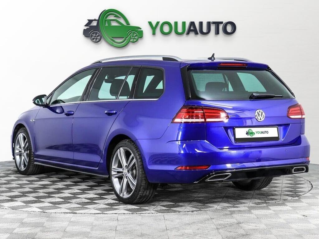 Volkswagen Golf 2019, синий