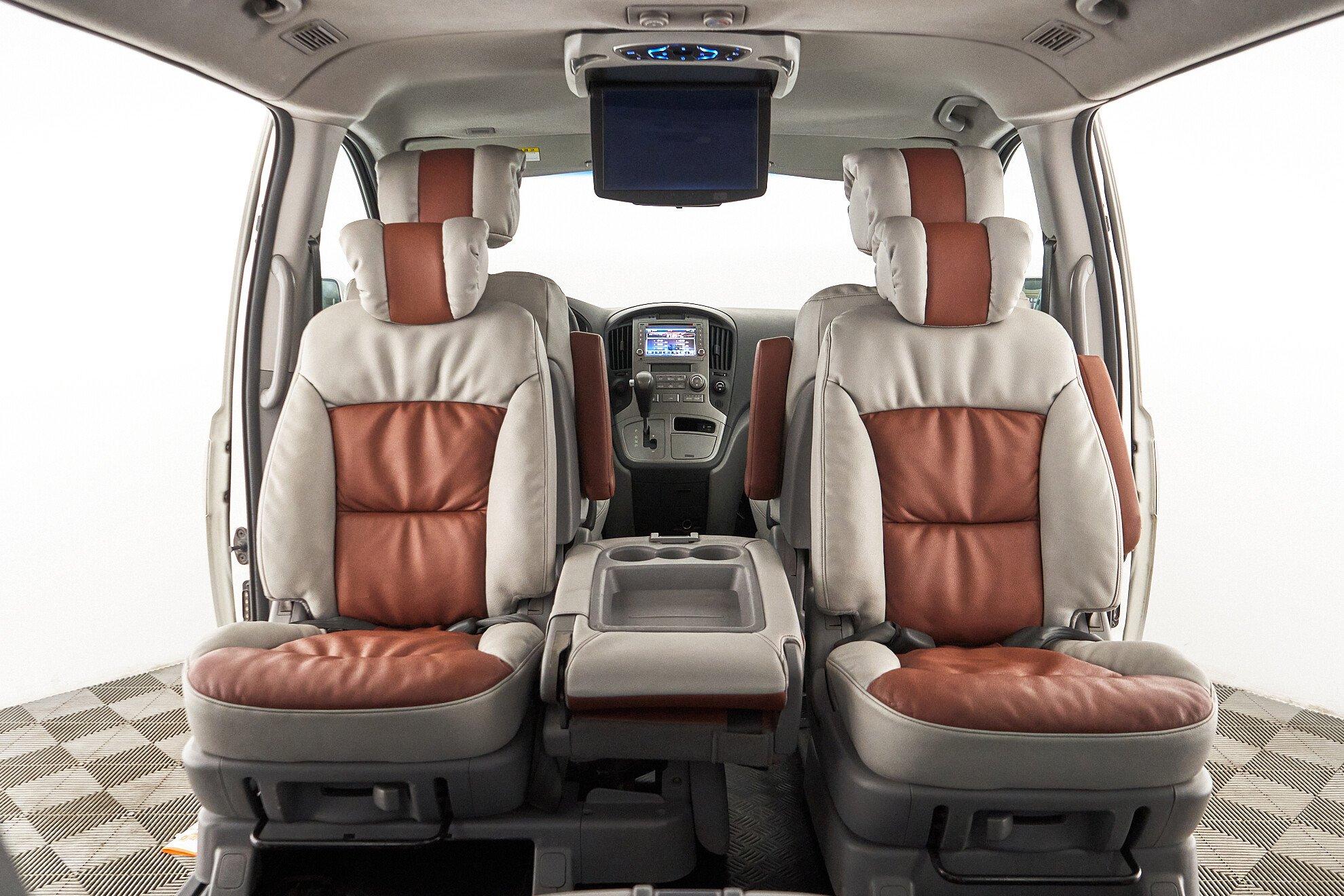 Hyundai Grand Starex 2010, белый