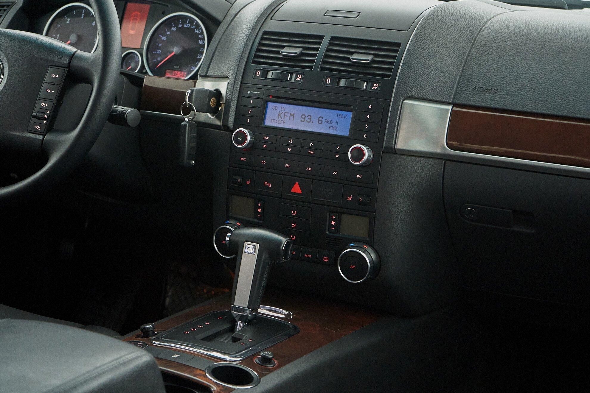 Volkswagen Touareg 2009, серый