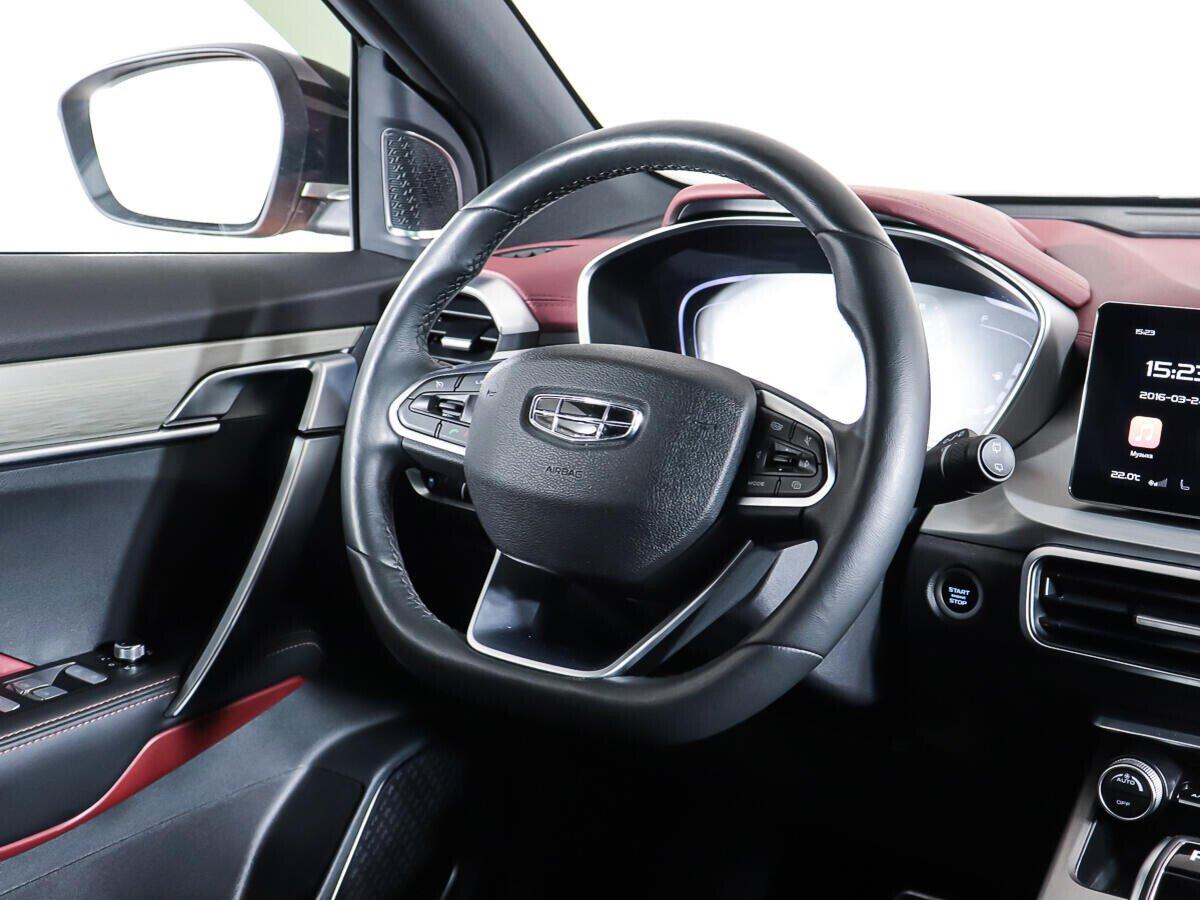 Geely Coolray 2022, желтый