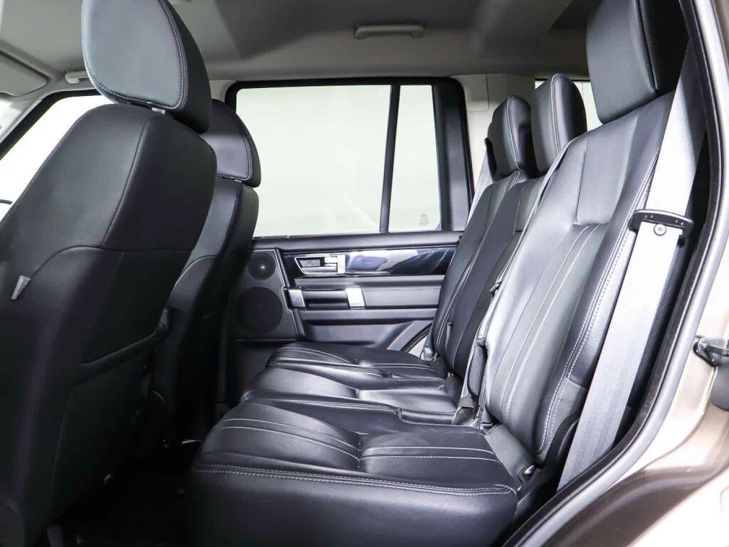Land Rover Discovery 2016, коричневый