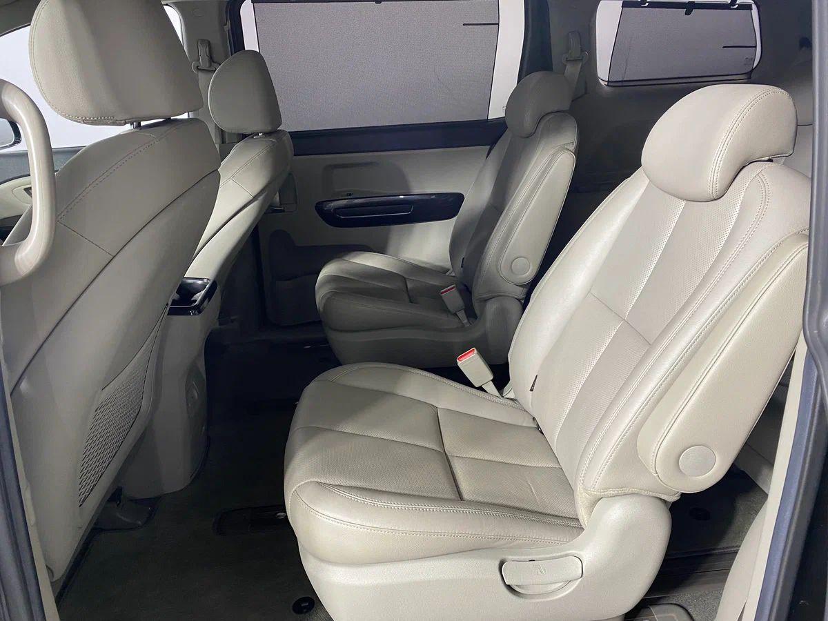 Kia Carnival 2018, серый