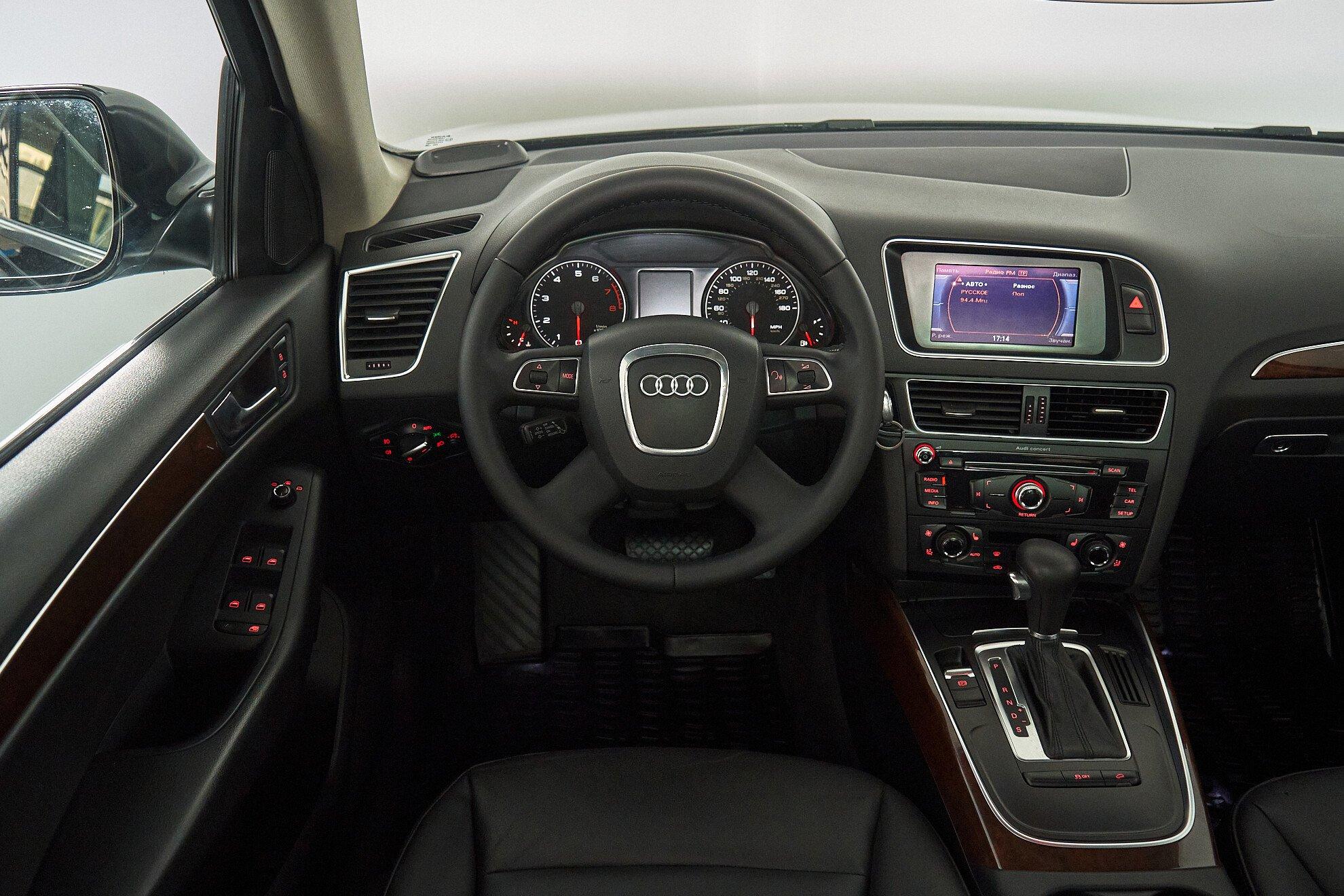 Audi Q5 2011, черный