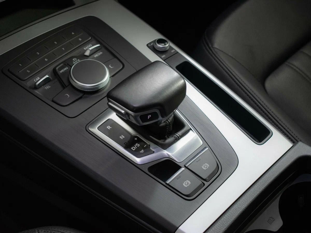Audi Q5 2018, коричневый