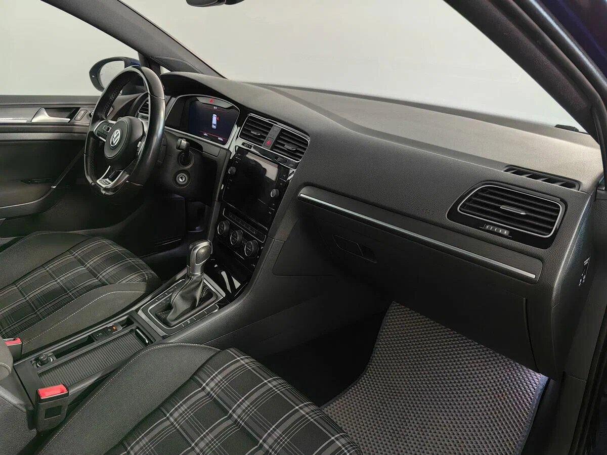 Volkswagen Golf 2019, синий