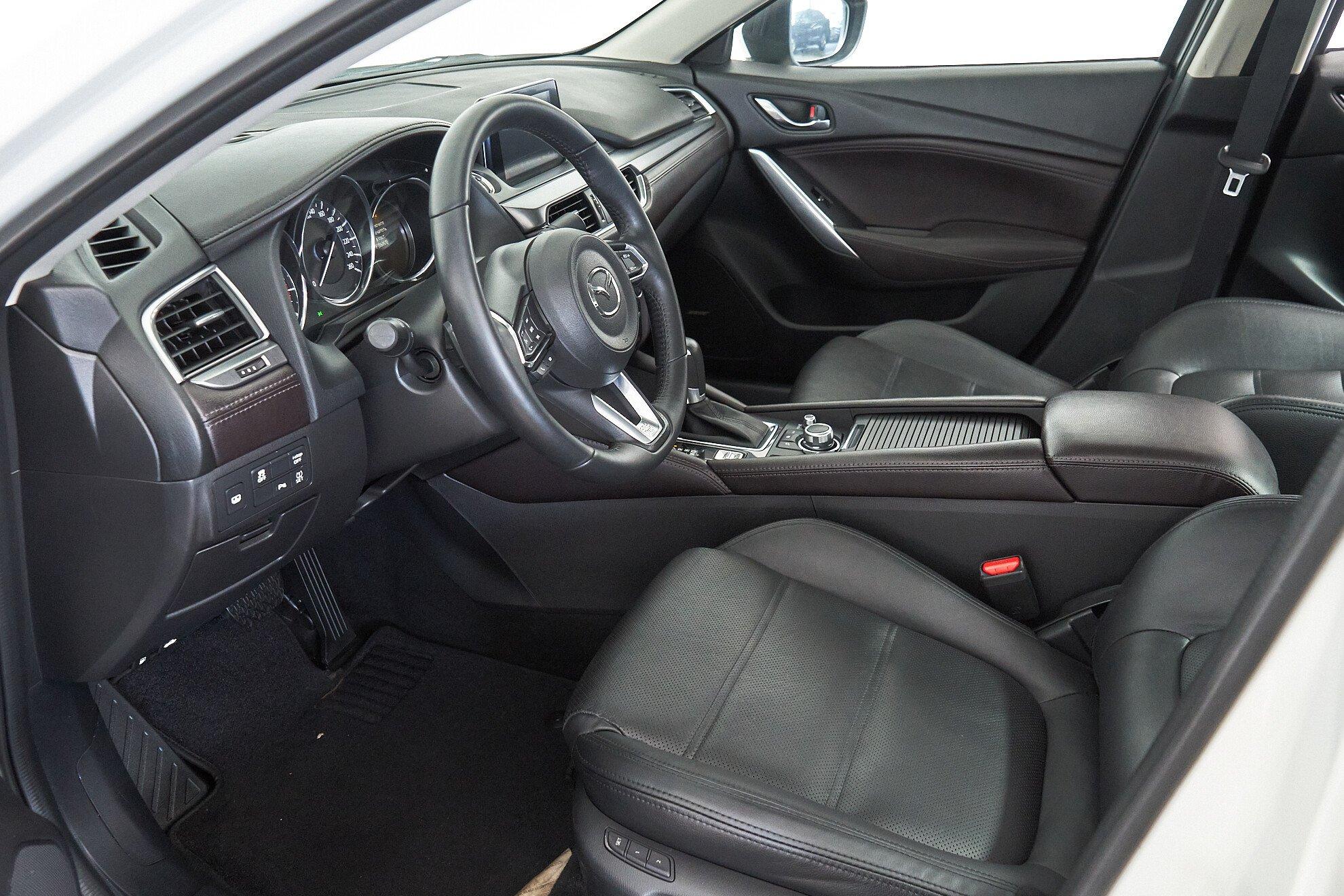 Mazda 6 2016, белый