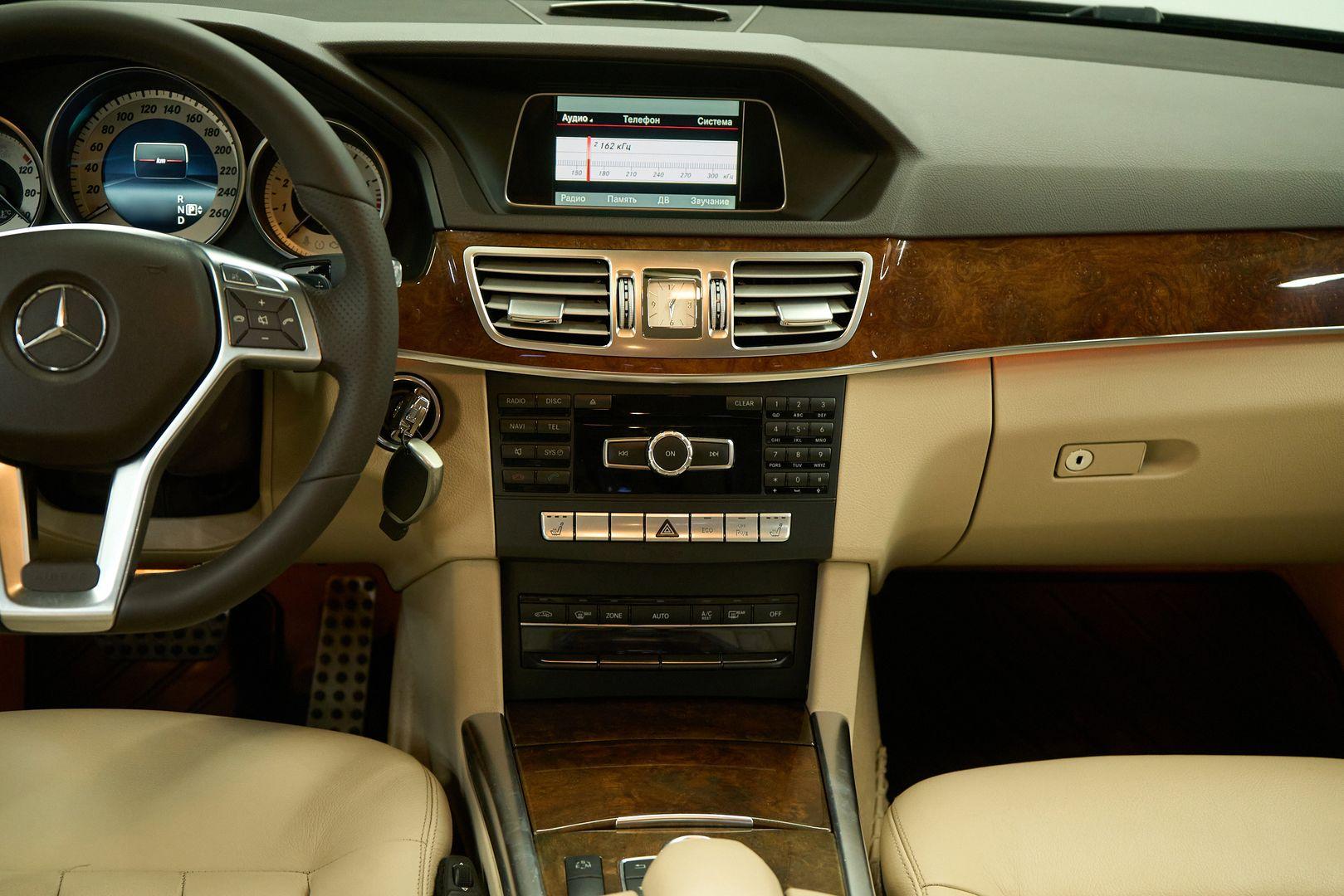Mercedes-Benz E-Класс 2014, черный