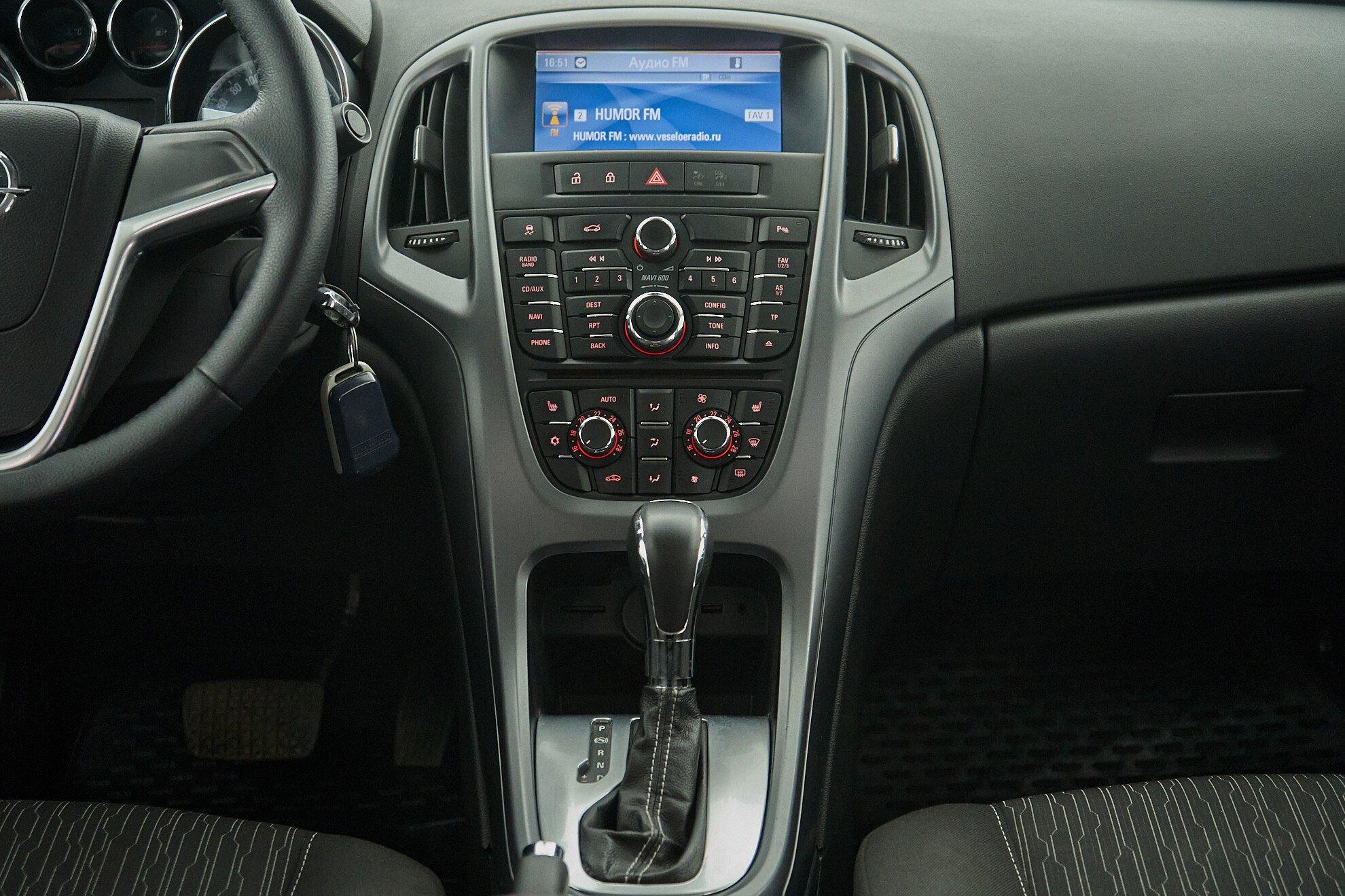 Opel Astra 2017, серый