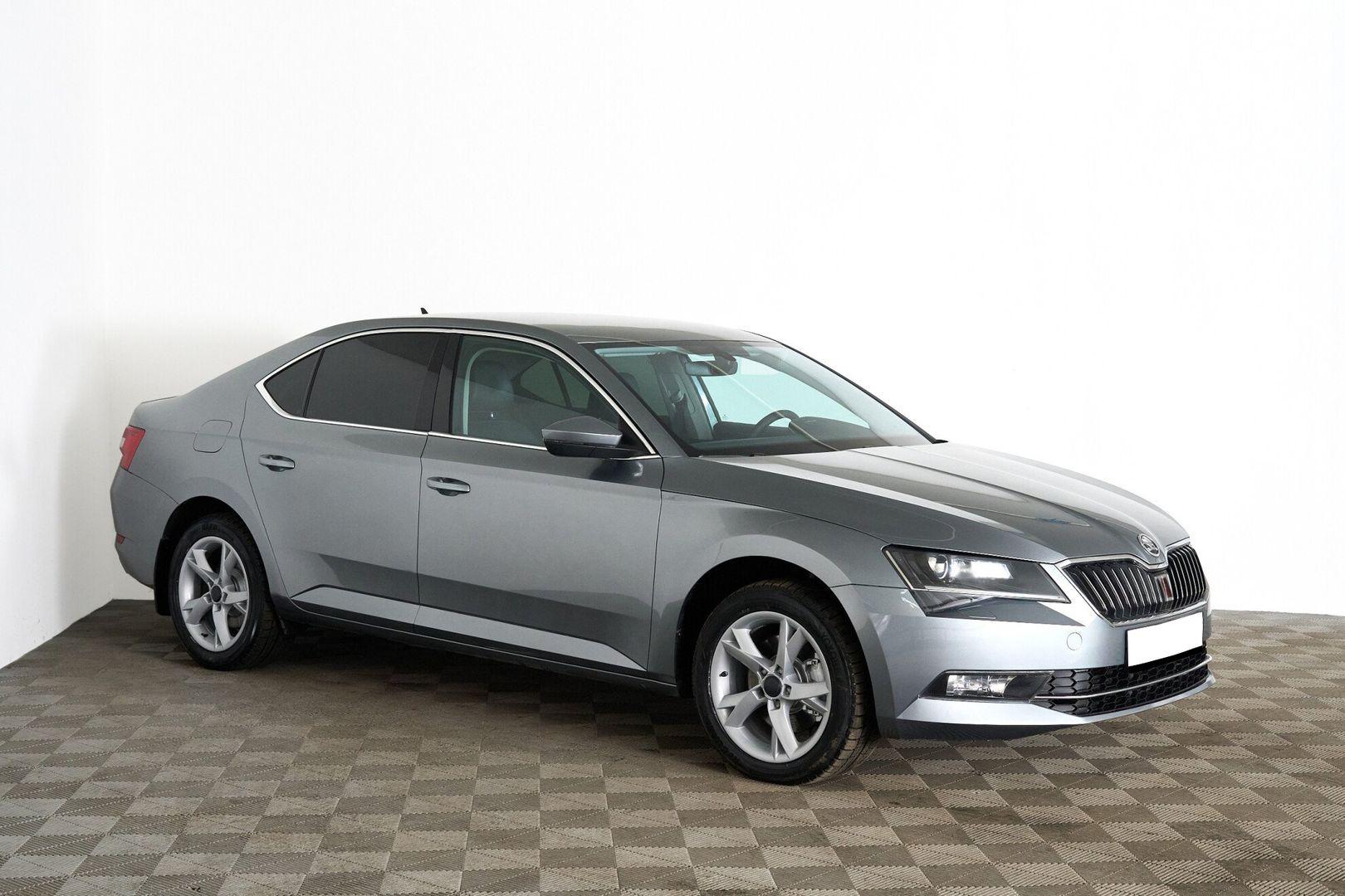 Skoda Superb 2015, серый