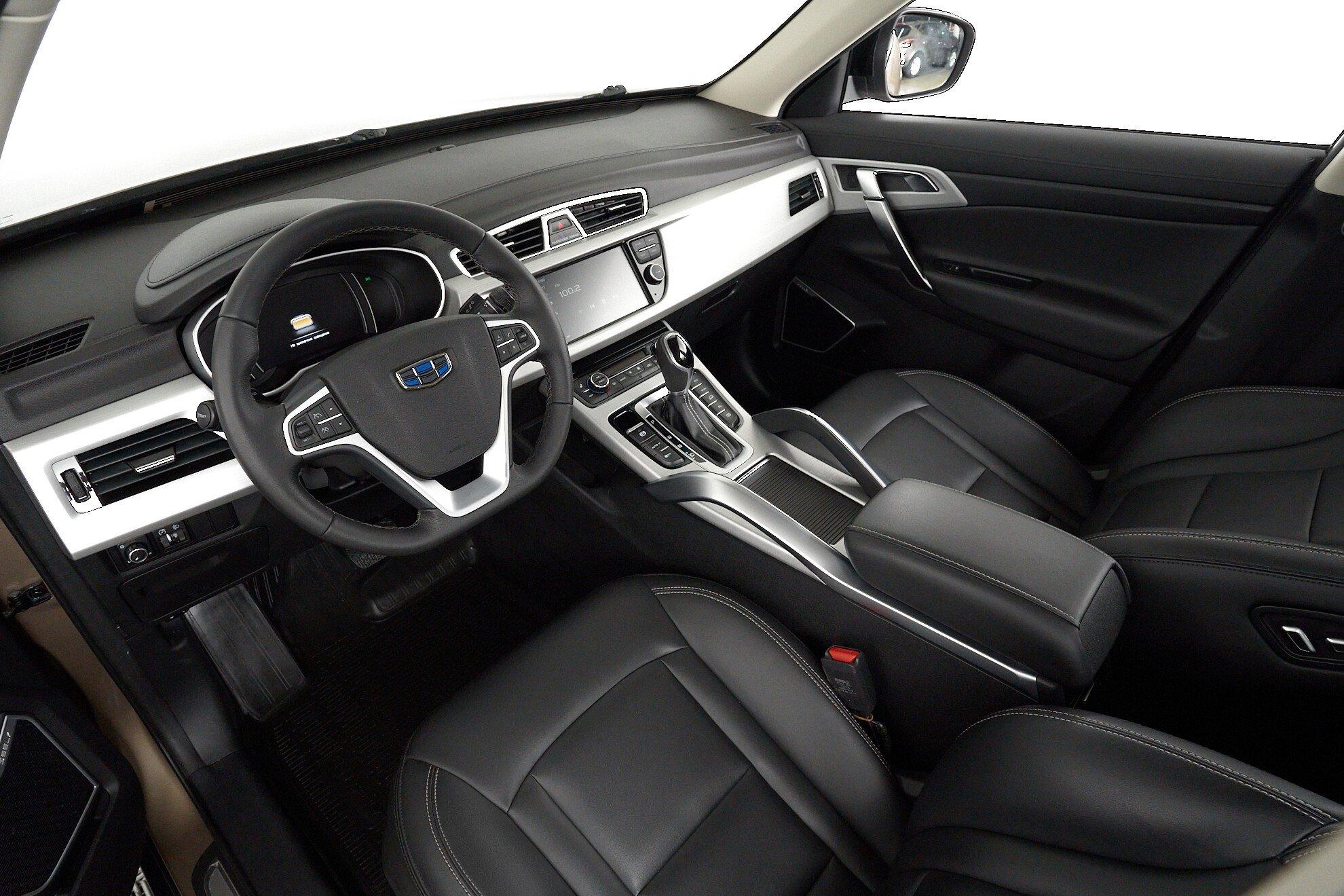 Geely Atlas 2019, бежевый