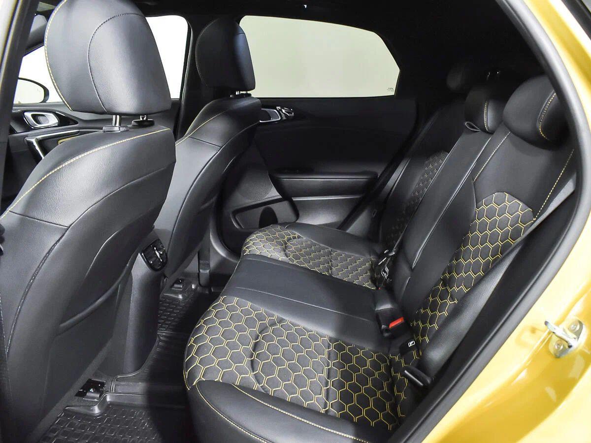 Kia XCeed 2021, желтый
