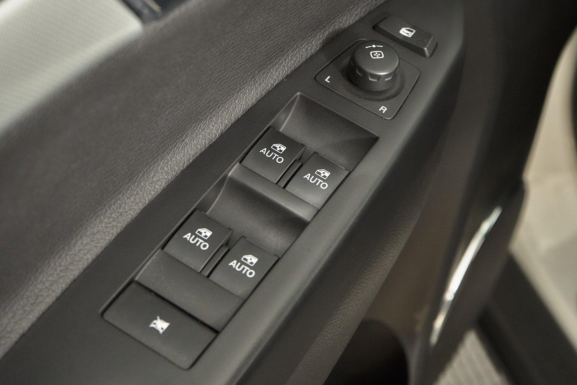 Opel Antara 2013, белый