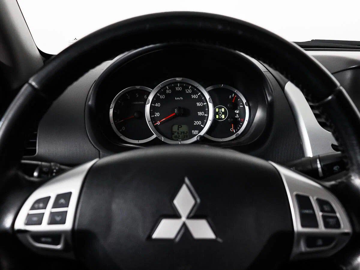Mitsubishi L200 2014, черный