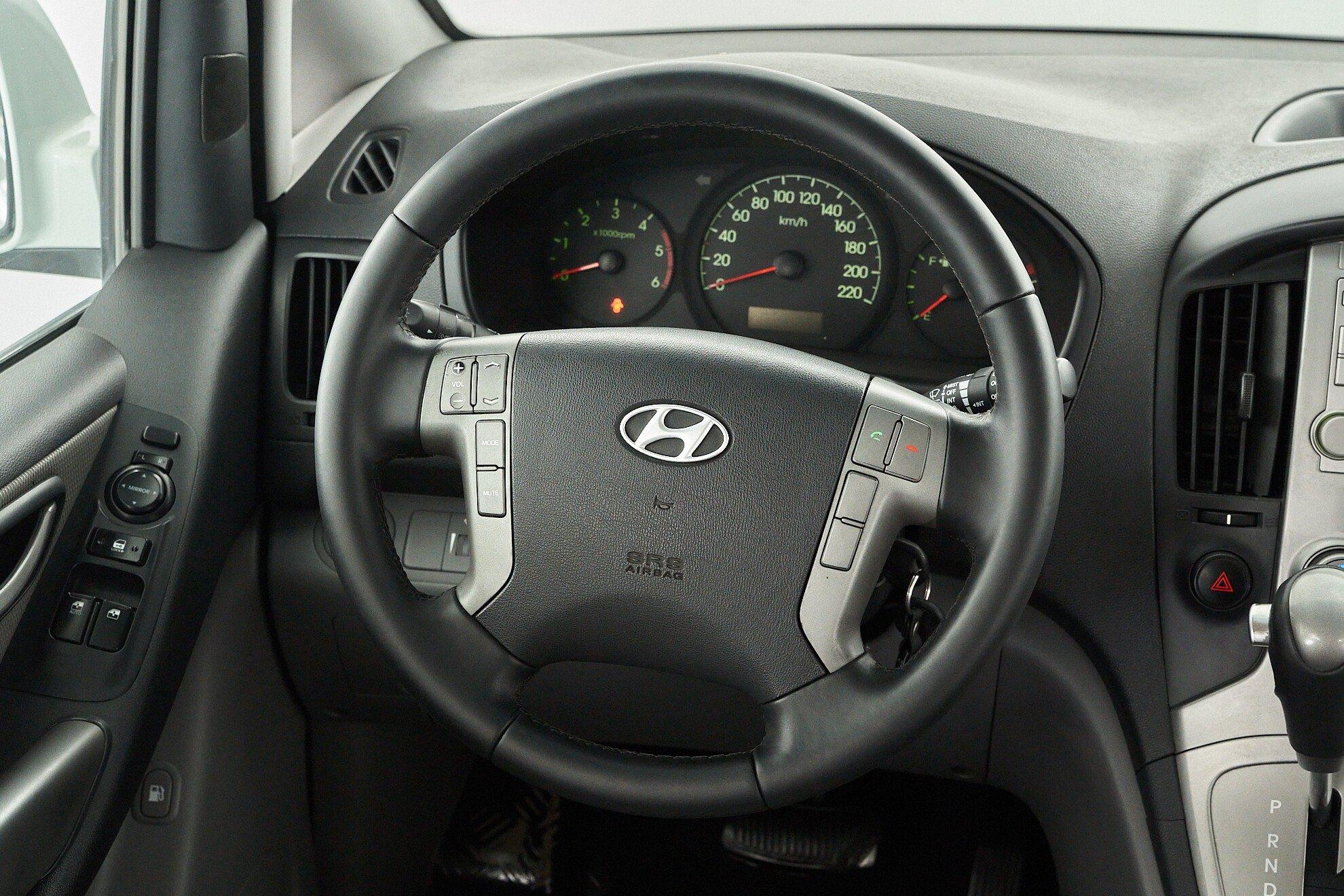 Hyundai Grand Starex 2012, белый
