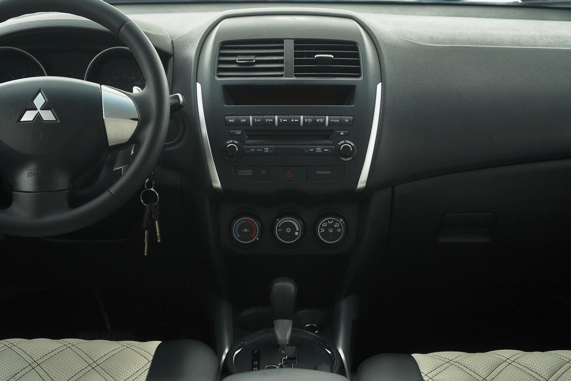 Mitsubishi ASX 2010, белый