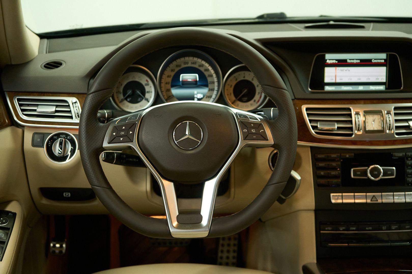 Mercedes-Benz E-Класс 2014, черный