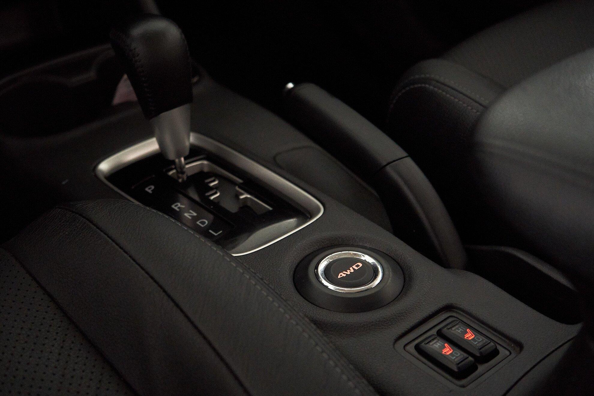 Mitsubishi Outlander 2013, черный
