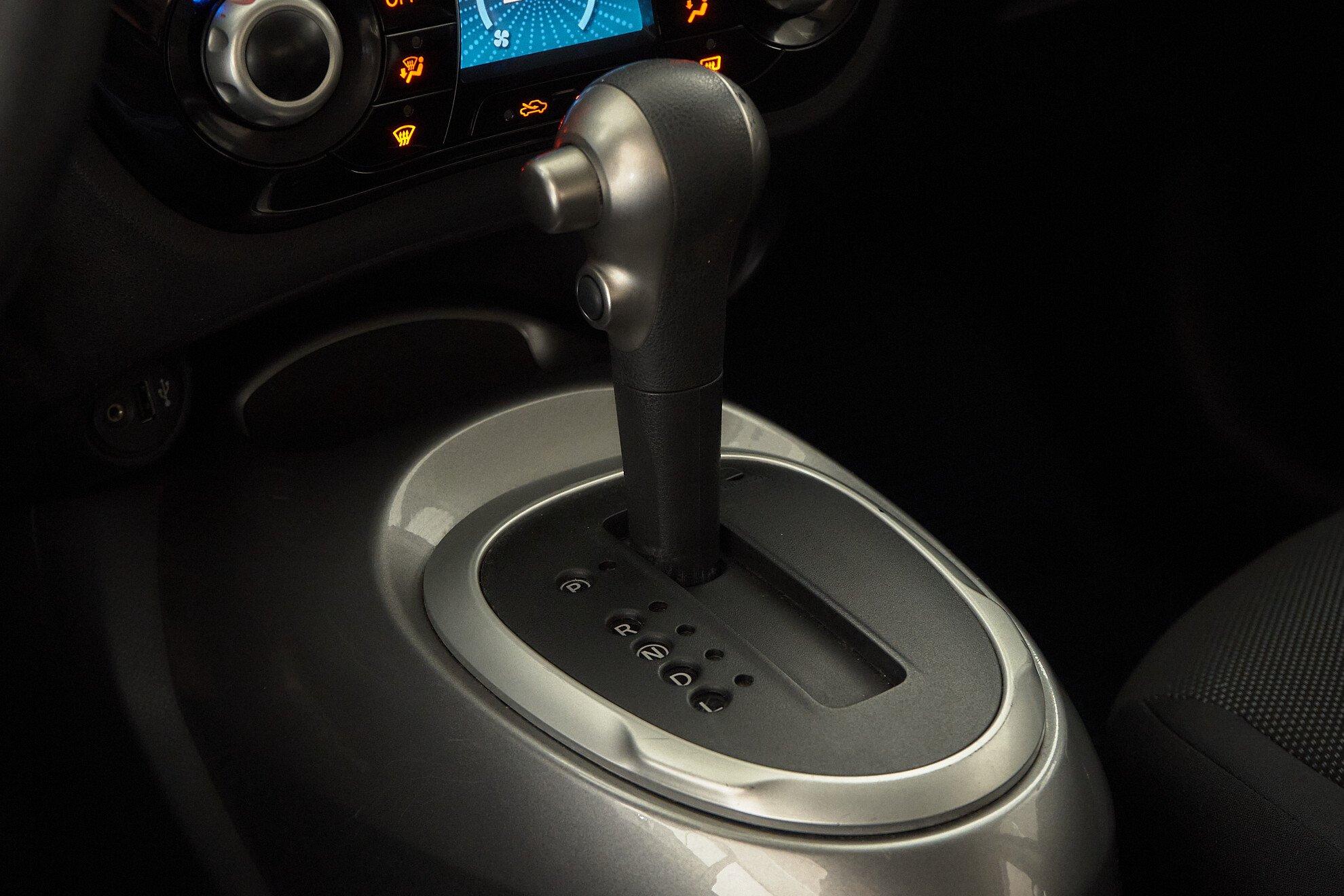 Nissan Juke 2014, красный