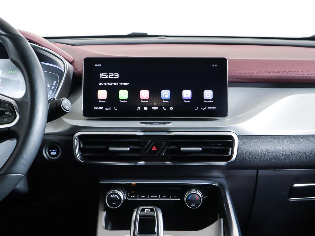 Geely Coolray 2022, желтый