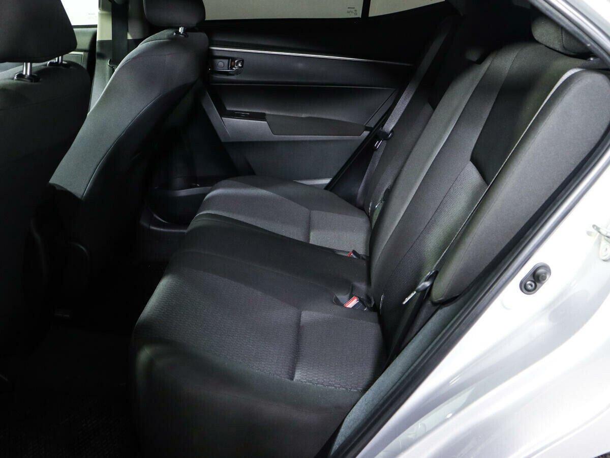 Toyota Corolla 2018, серебряный