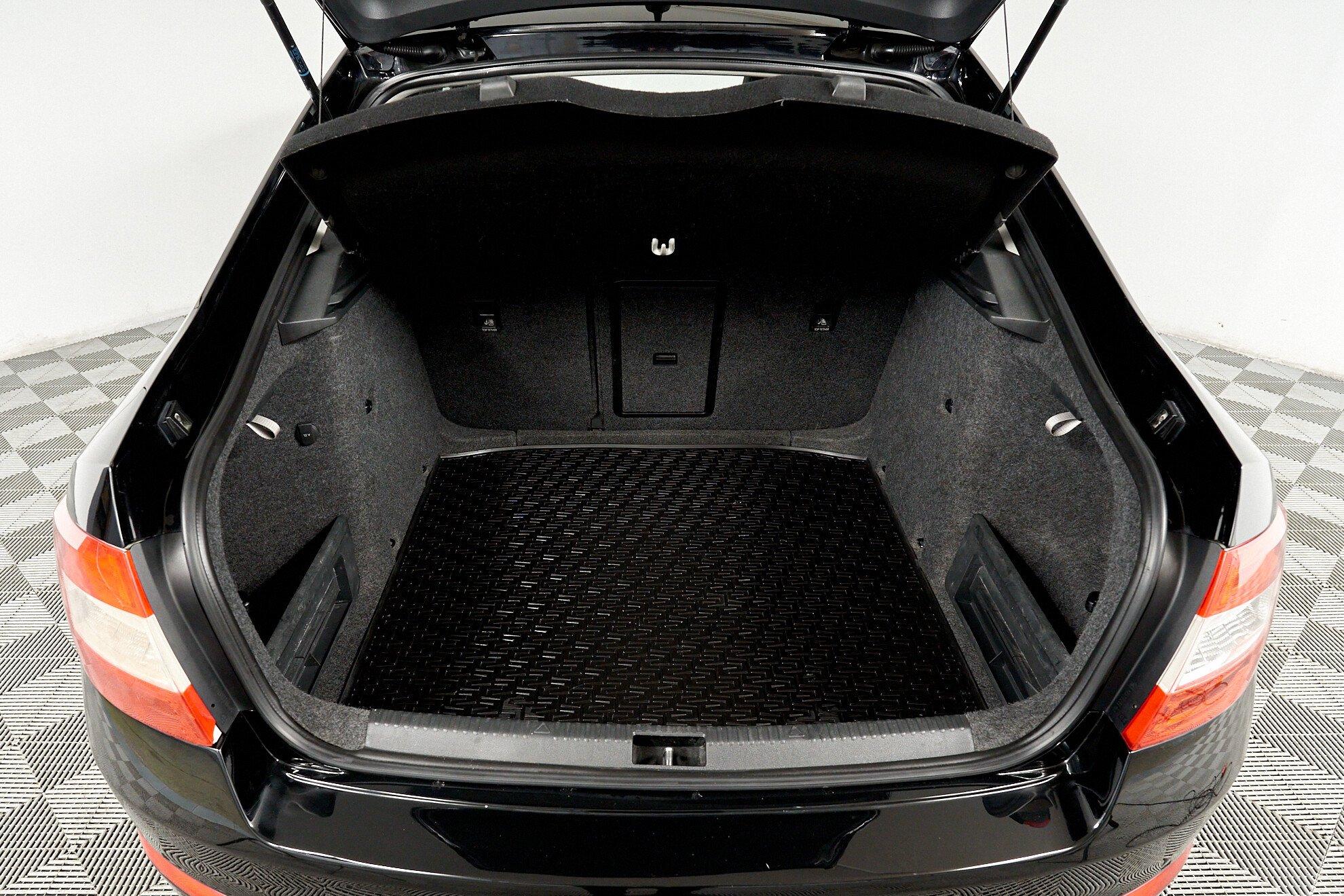 Skoda Octavia 2014, черный