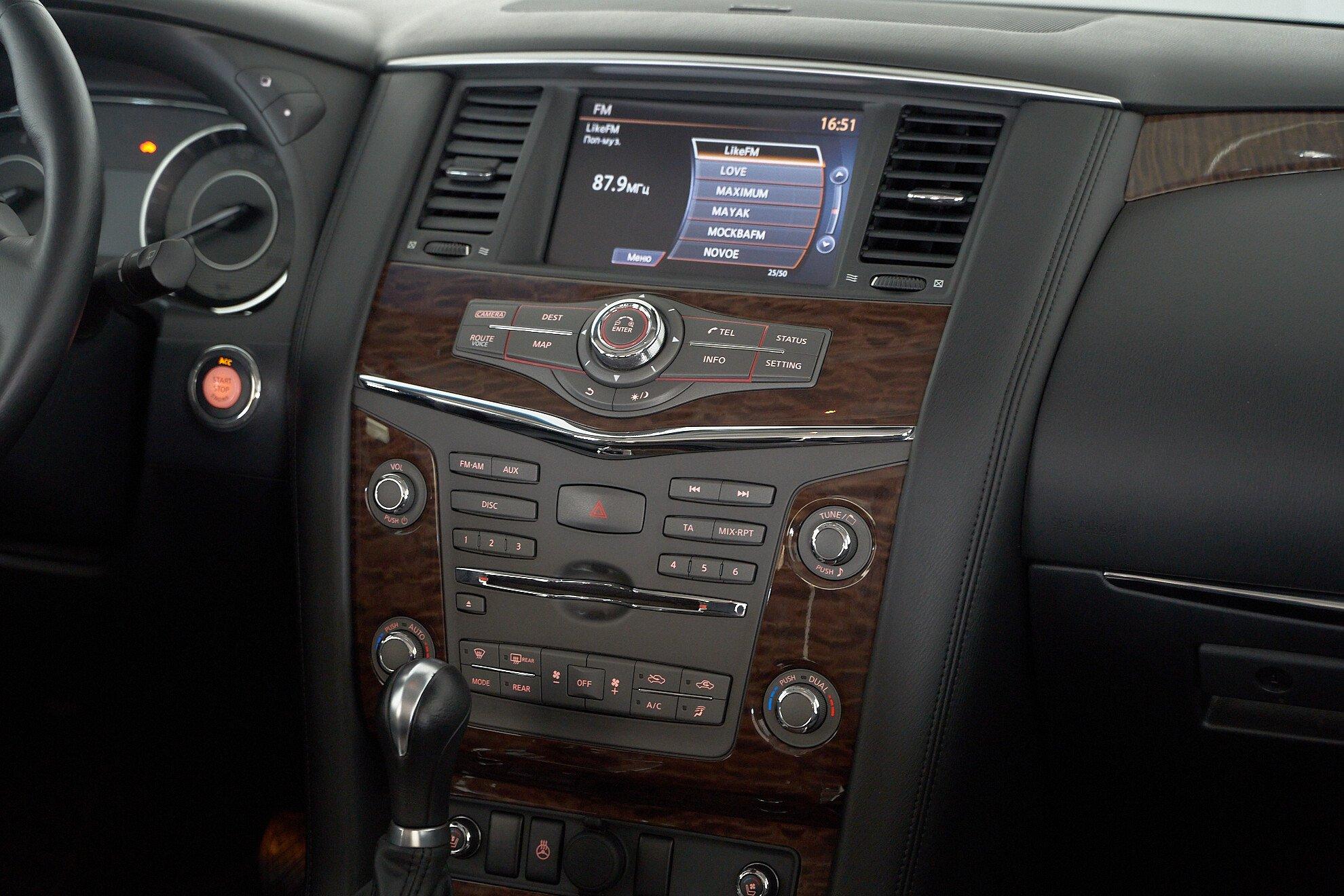 Nissan Patrol 2010, черный