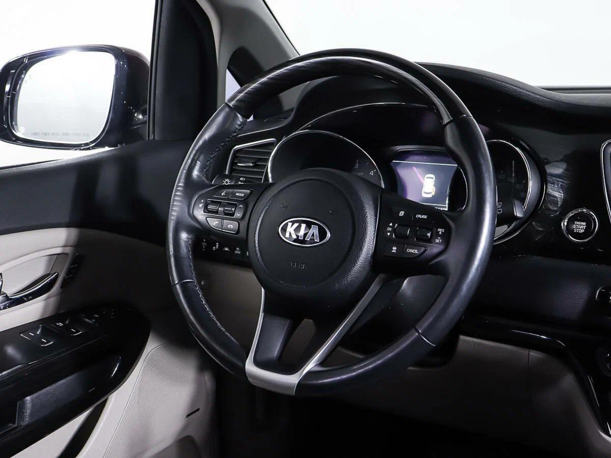 Kia Carnival 2019, пурпурный