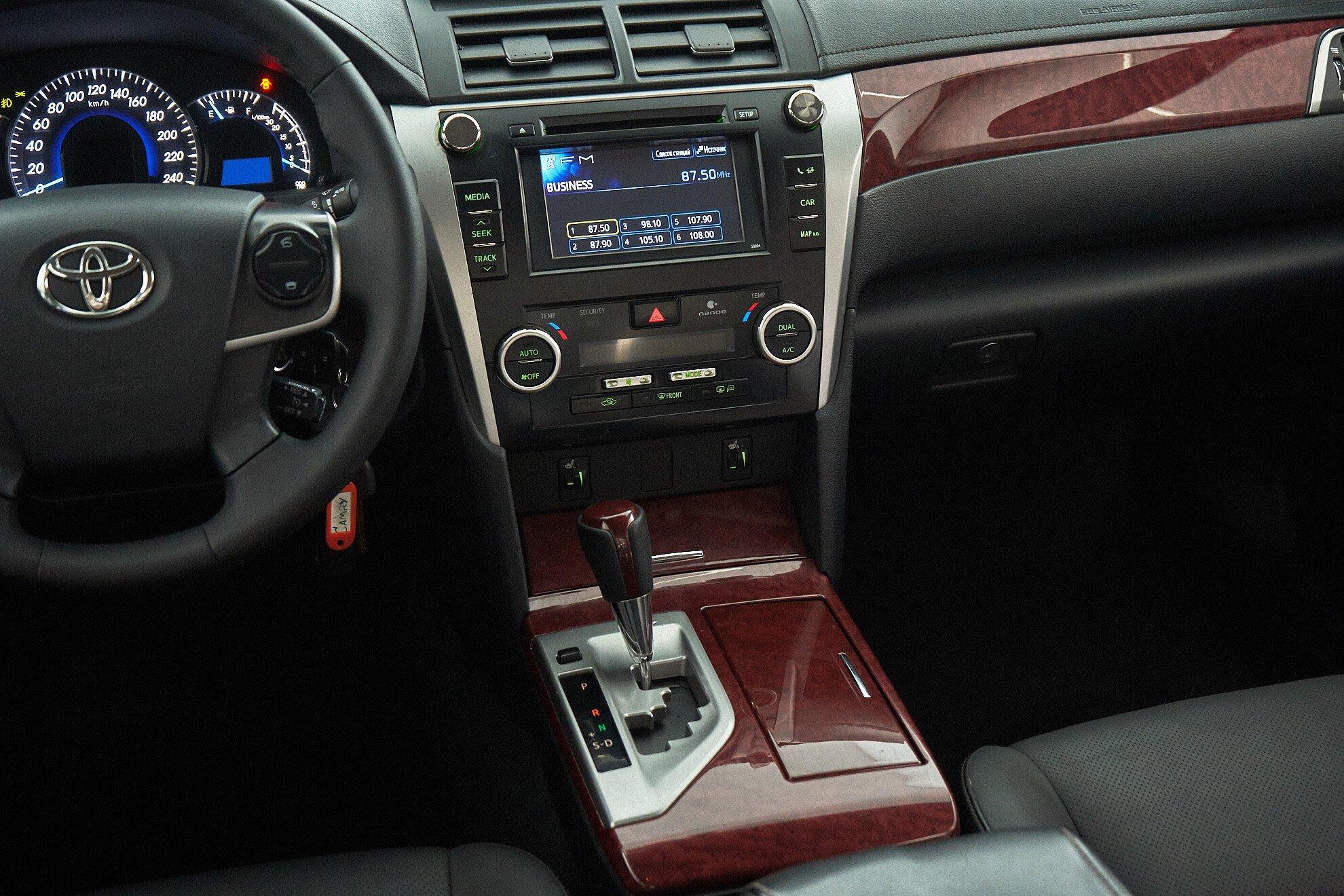 Toyota Camry 2014, черный