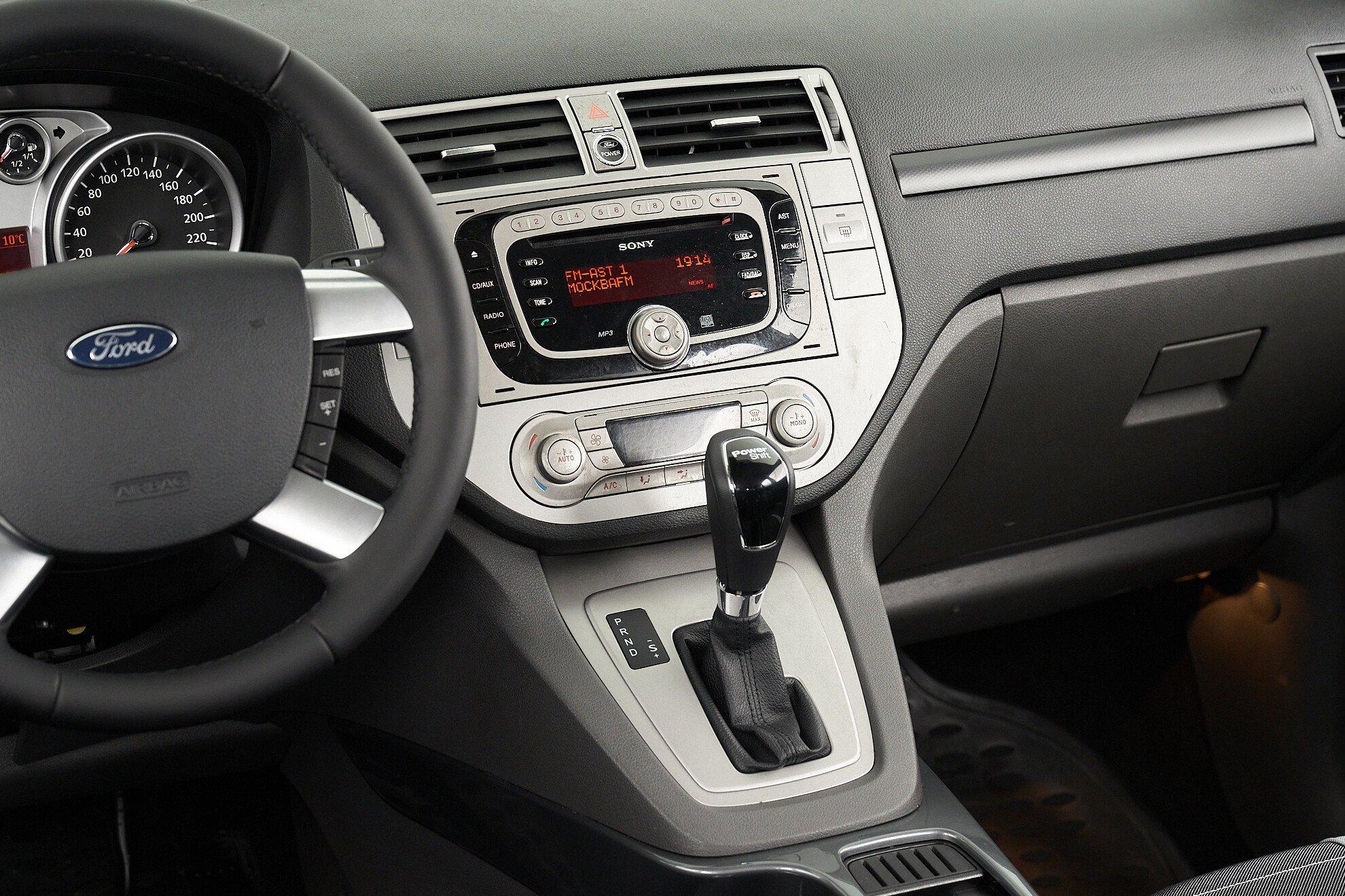 Ford Kuga 2012, белый